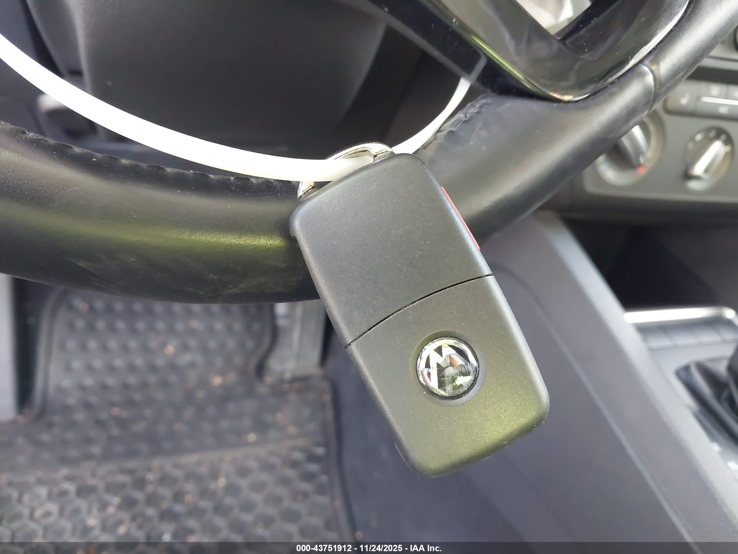 VOLKSWAGEN JETTA image 11