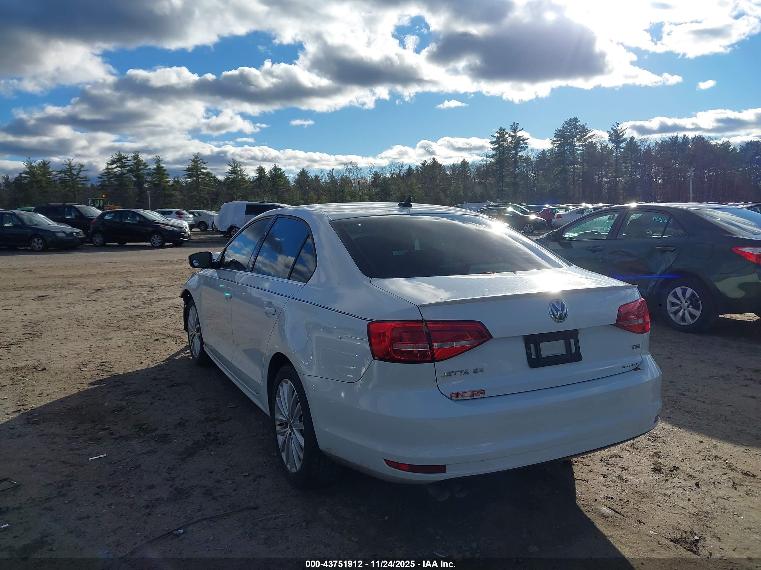 VOLKSWAGEN JETTA image 3