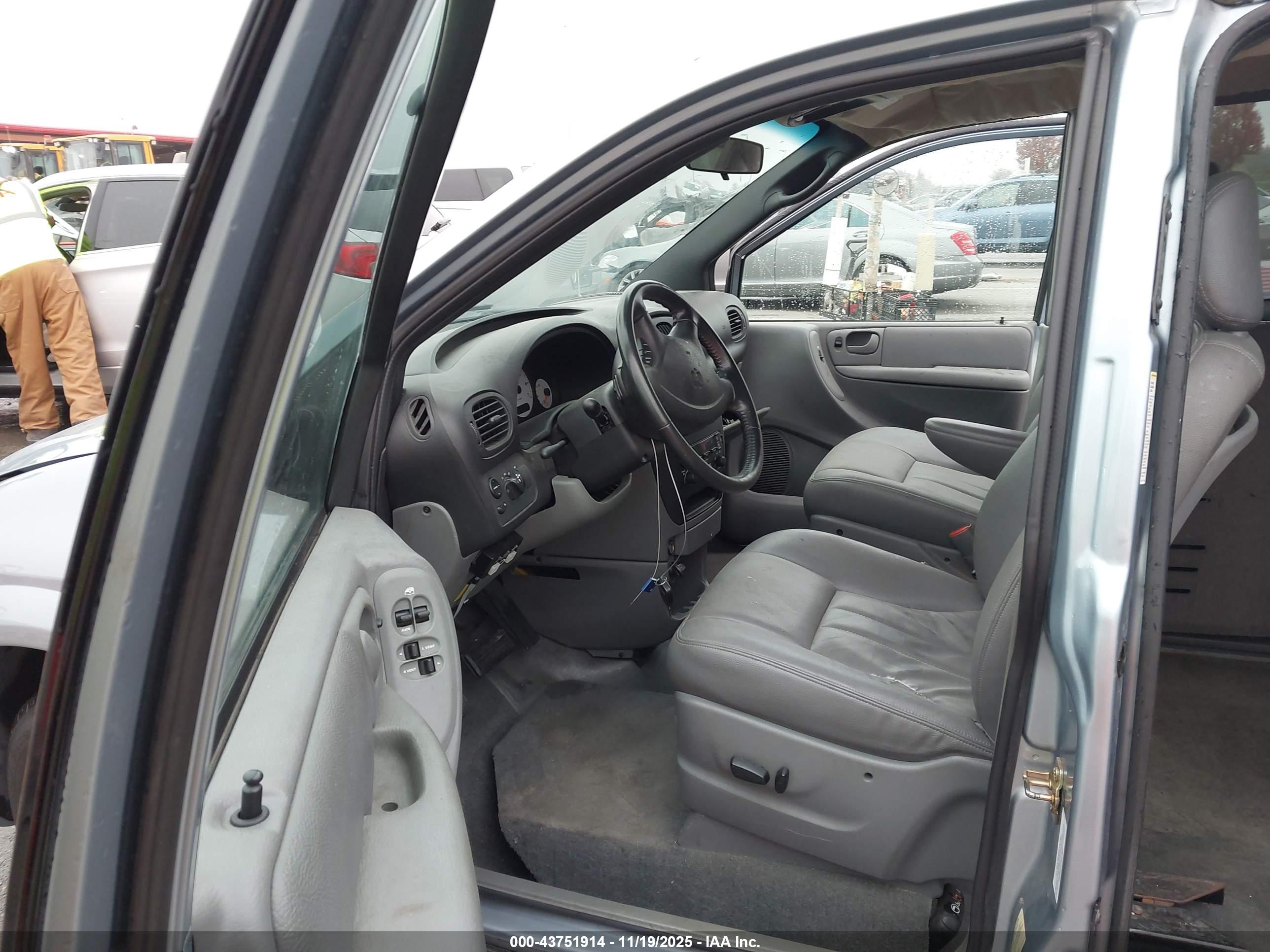 DODGE GRAND image 5