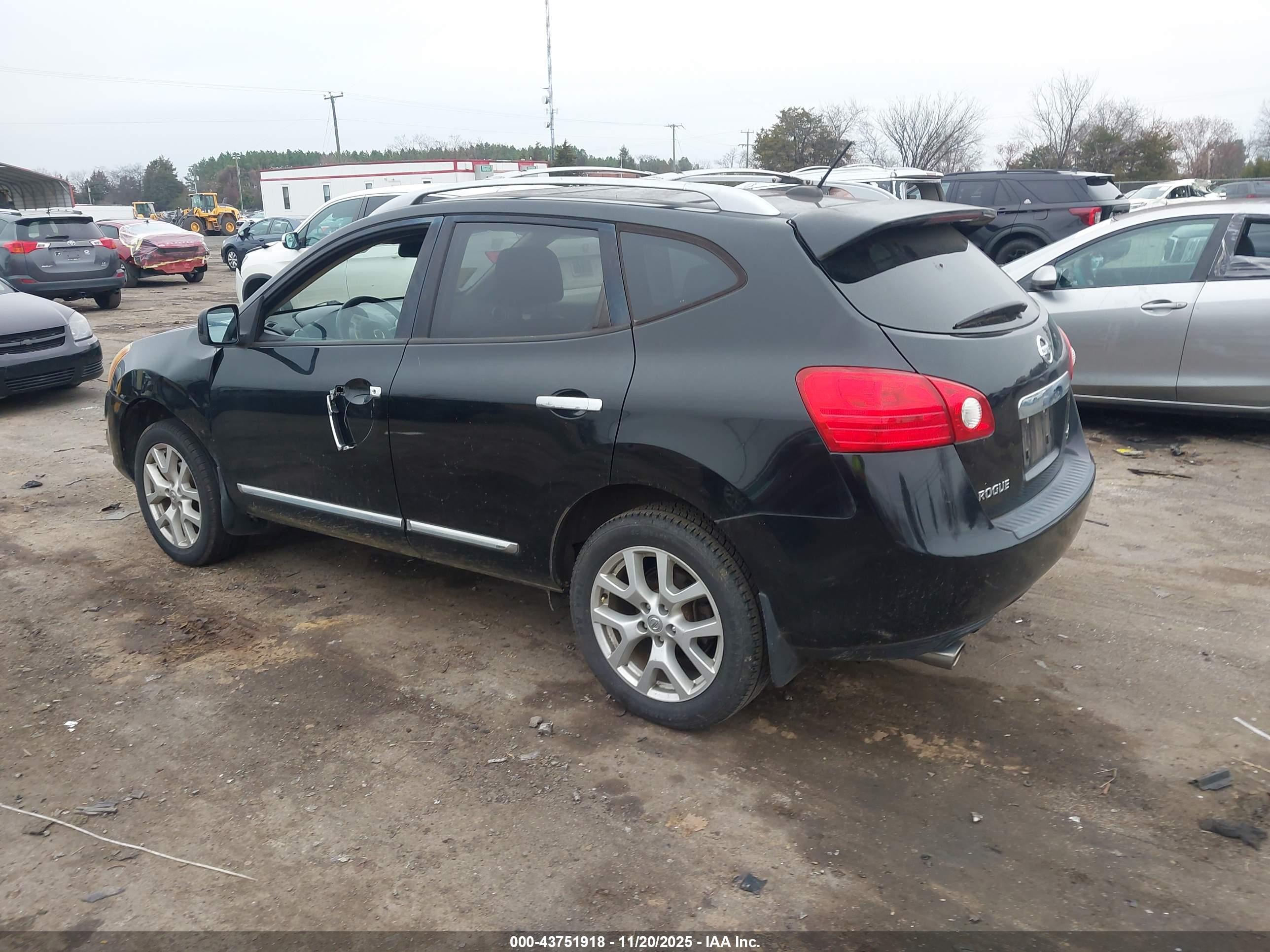 NISSAN ROGUE image 3