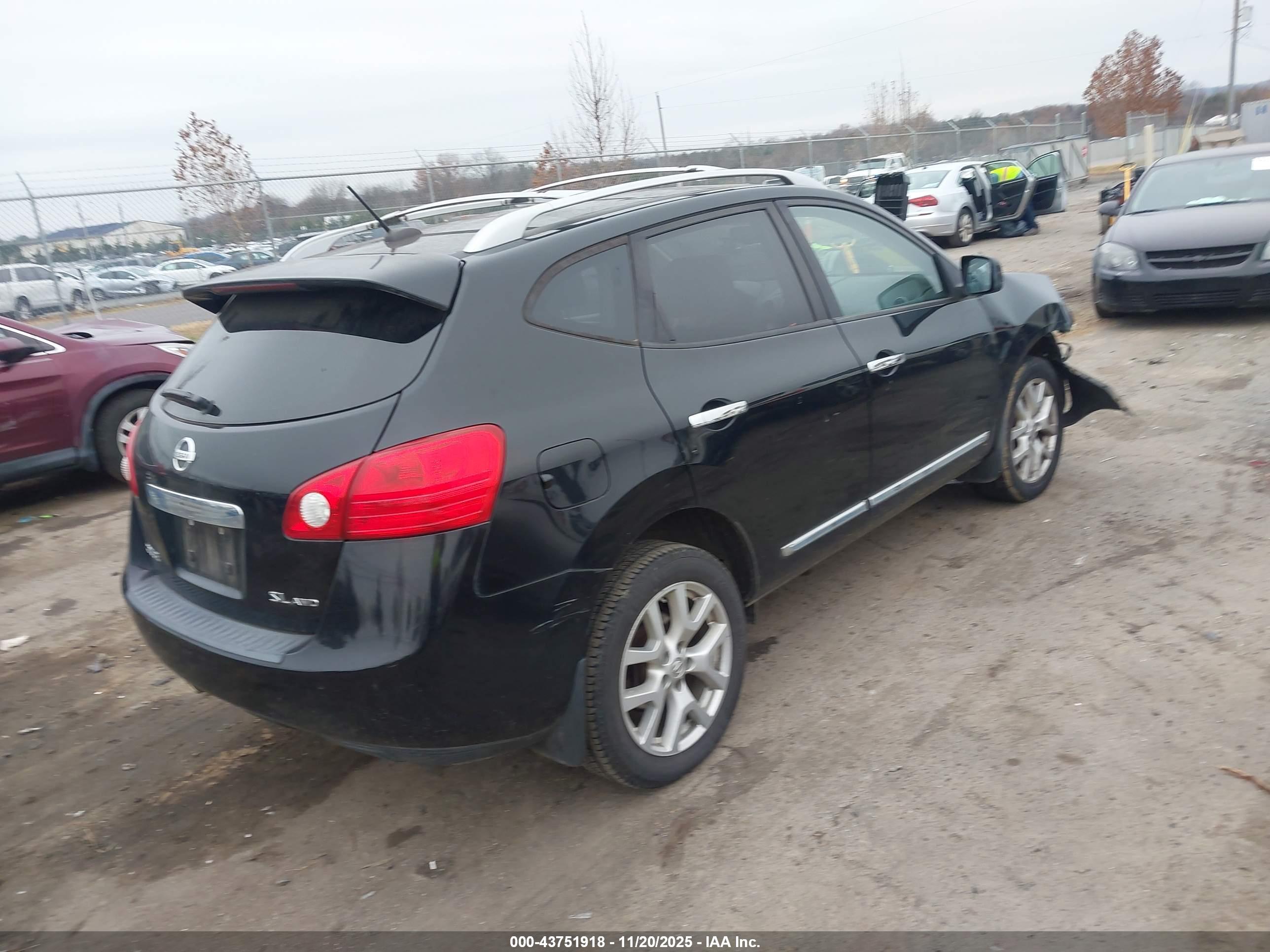 NISSAN ROGUE image 4
