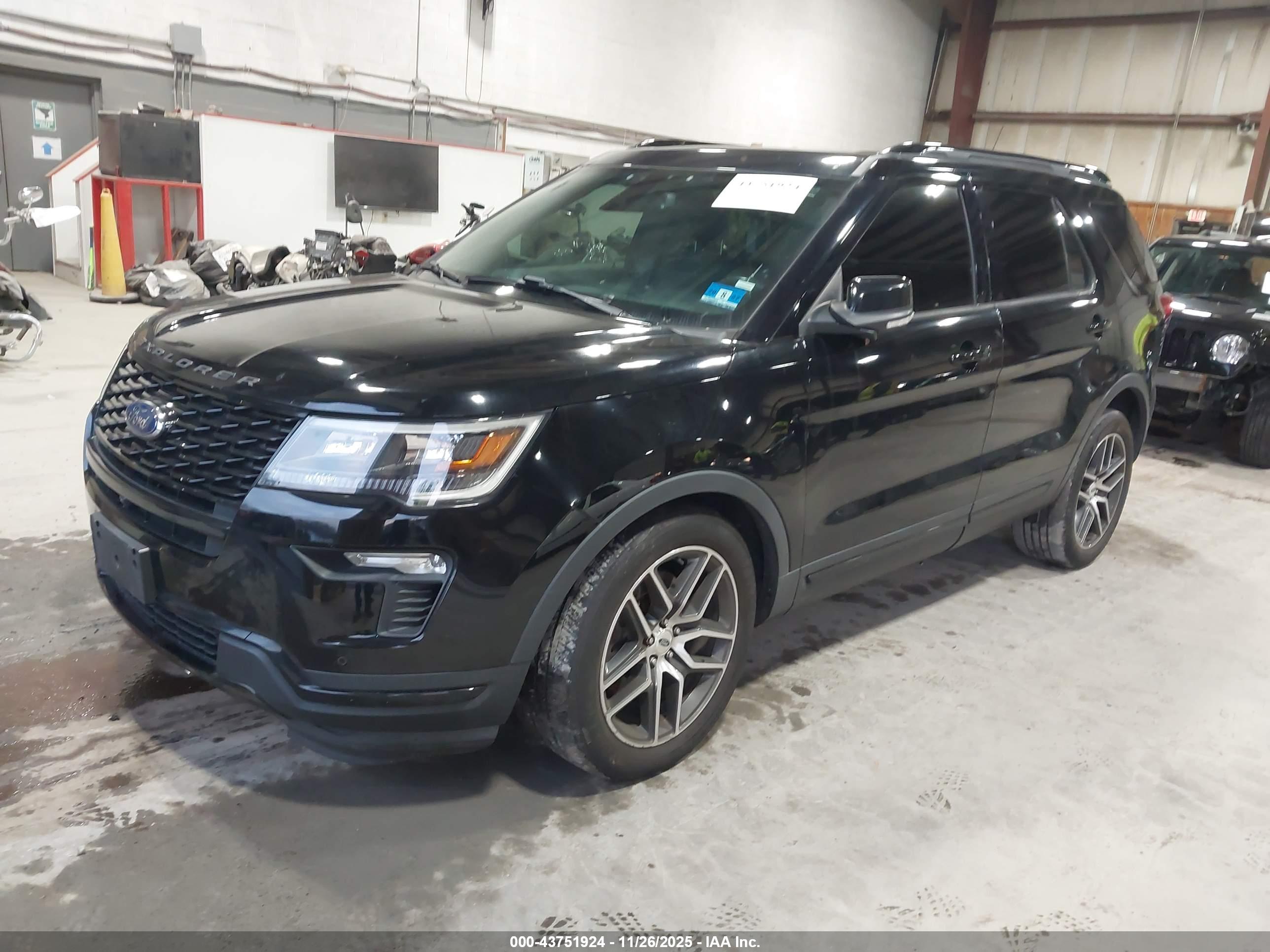 FORD EXPLORER image 2