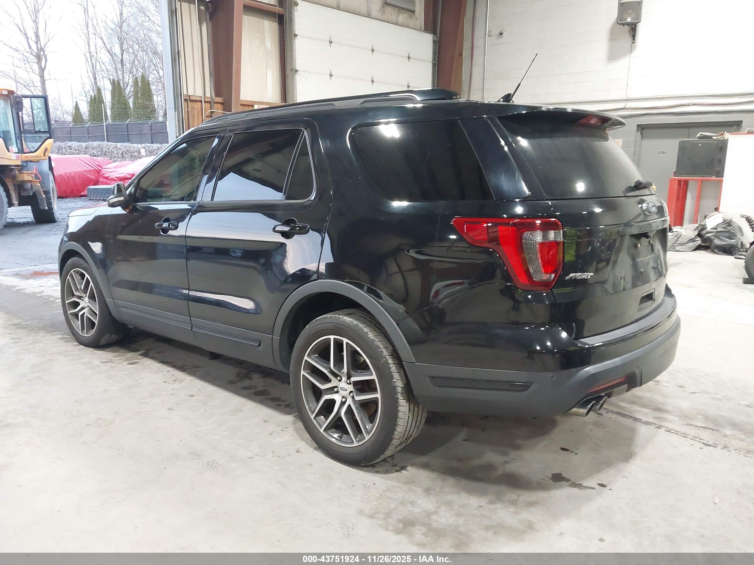 FORD EXPLORER image 3