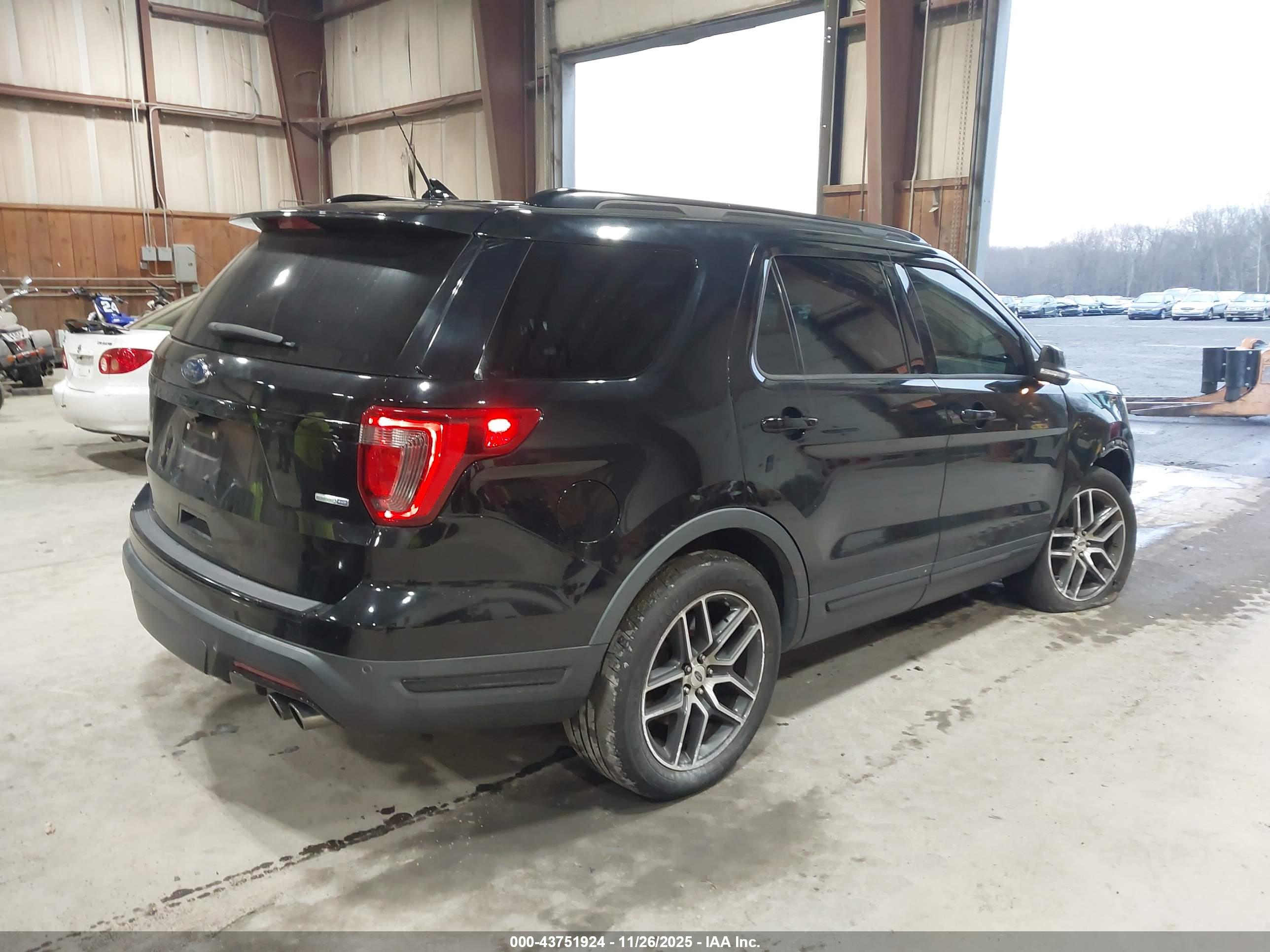 FORD EXPLORER image 4
