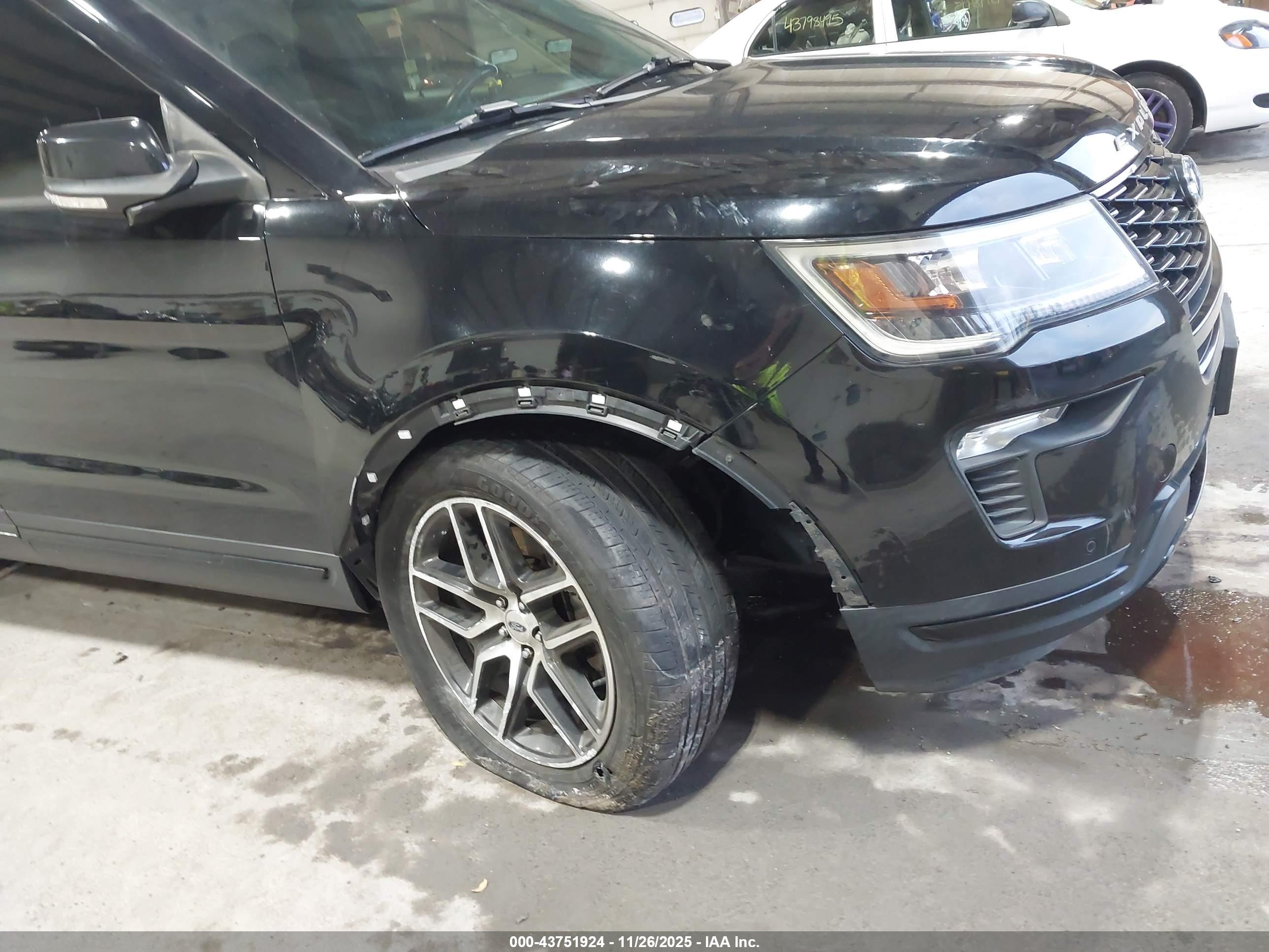 FORD EXPLORER image 6