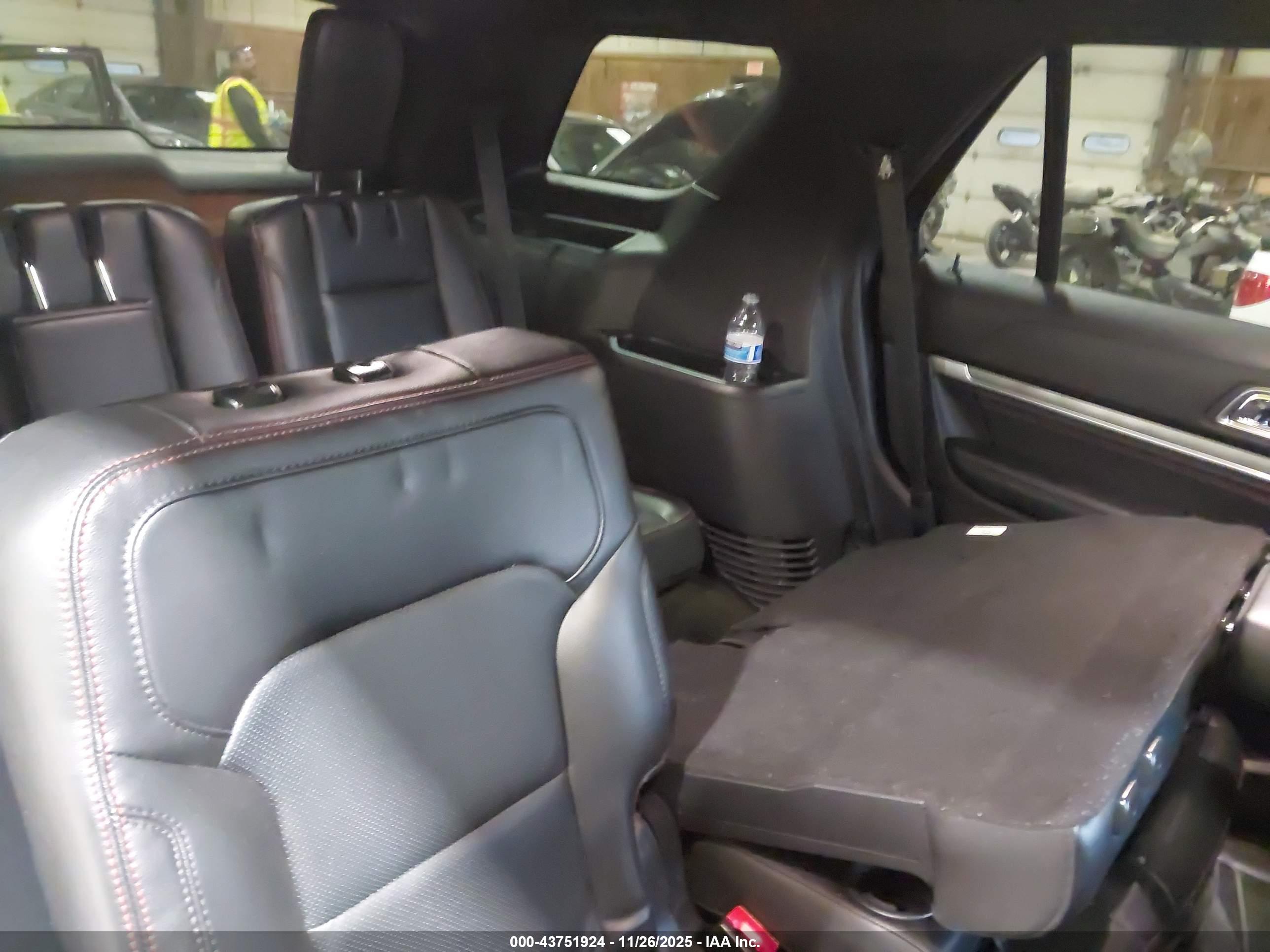 FORD EXPLORER image 8