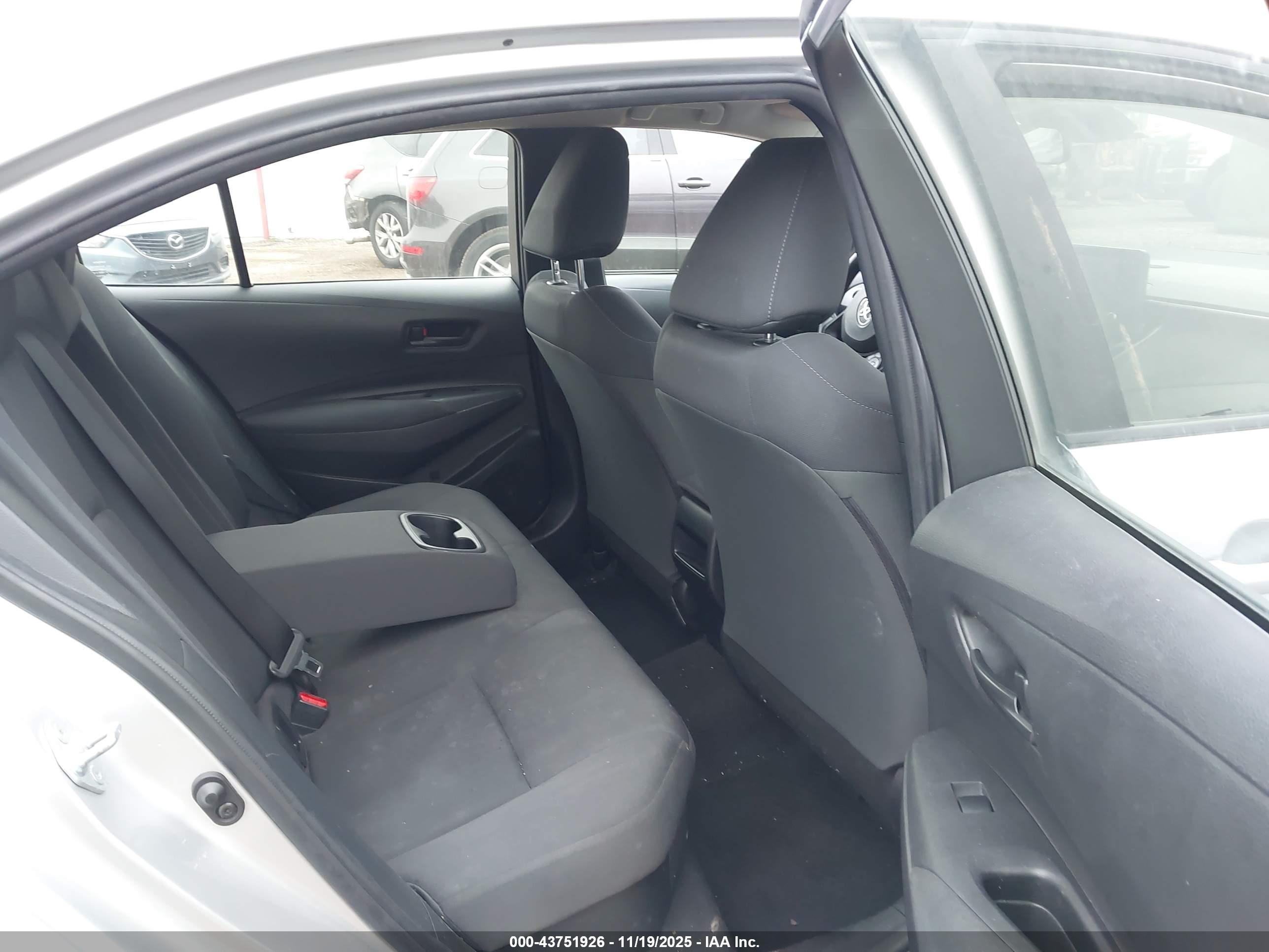 TOYOTA COROLLA image 8