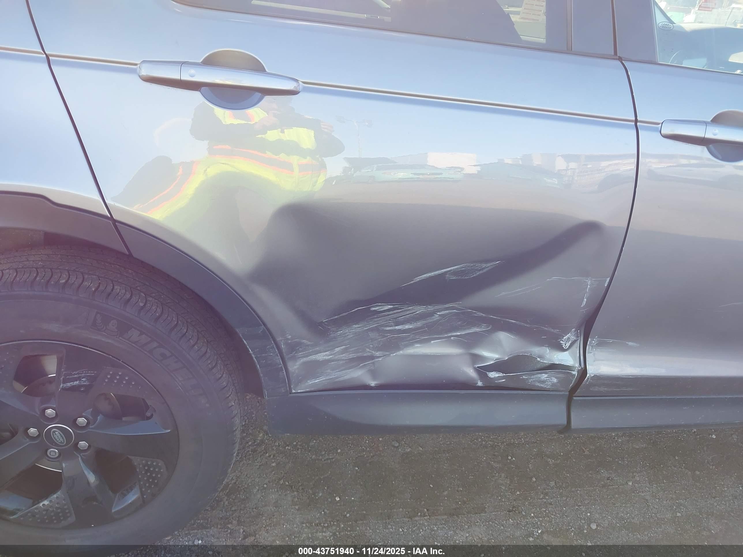 LAND ROVER image 6