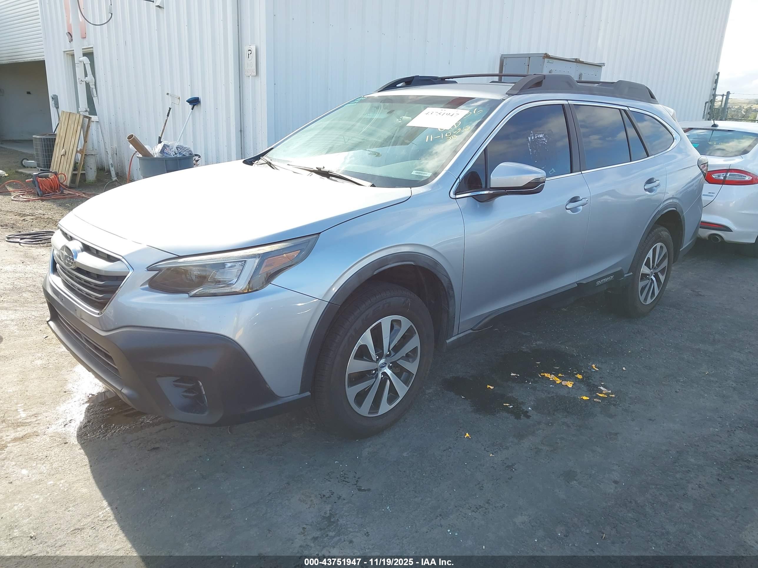 SUBARU OUTBACK image 2