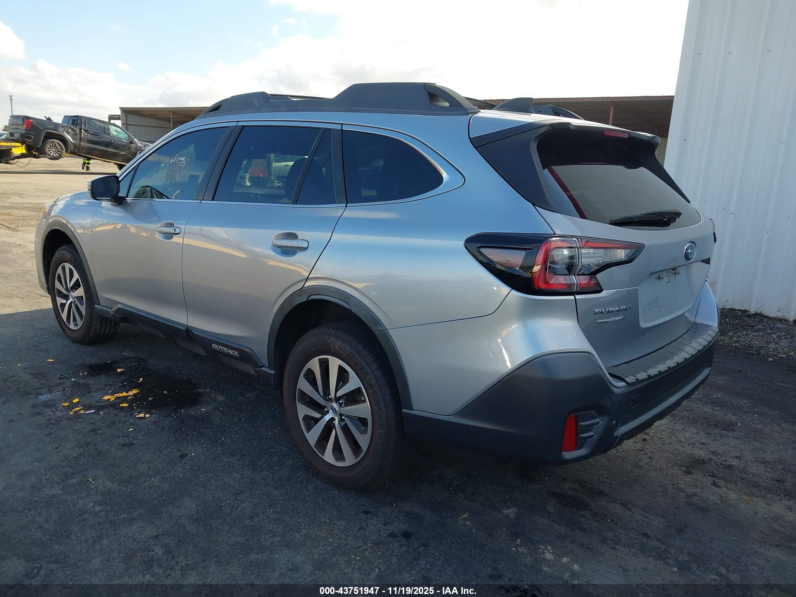 SUBARU OUTBACK image 3