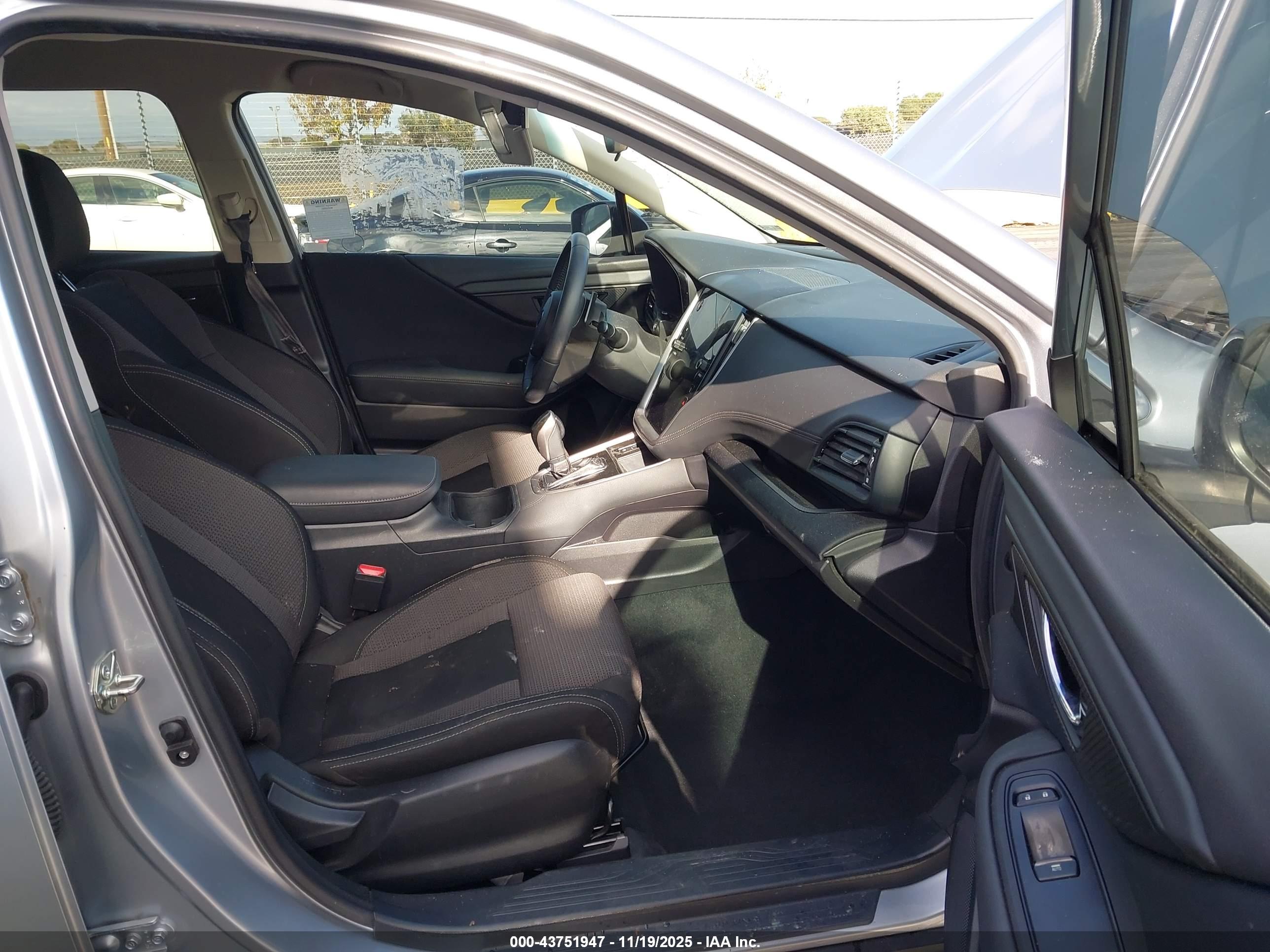 SUBARU OUTBACK image 5