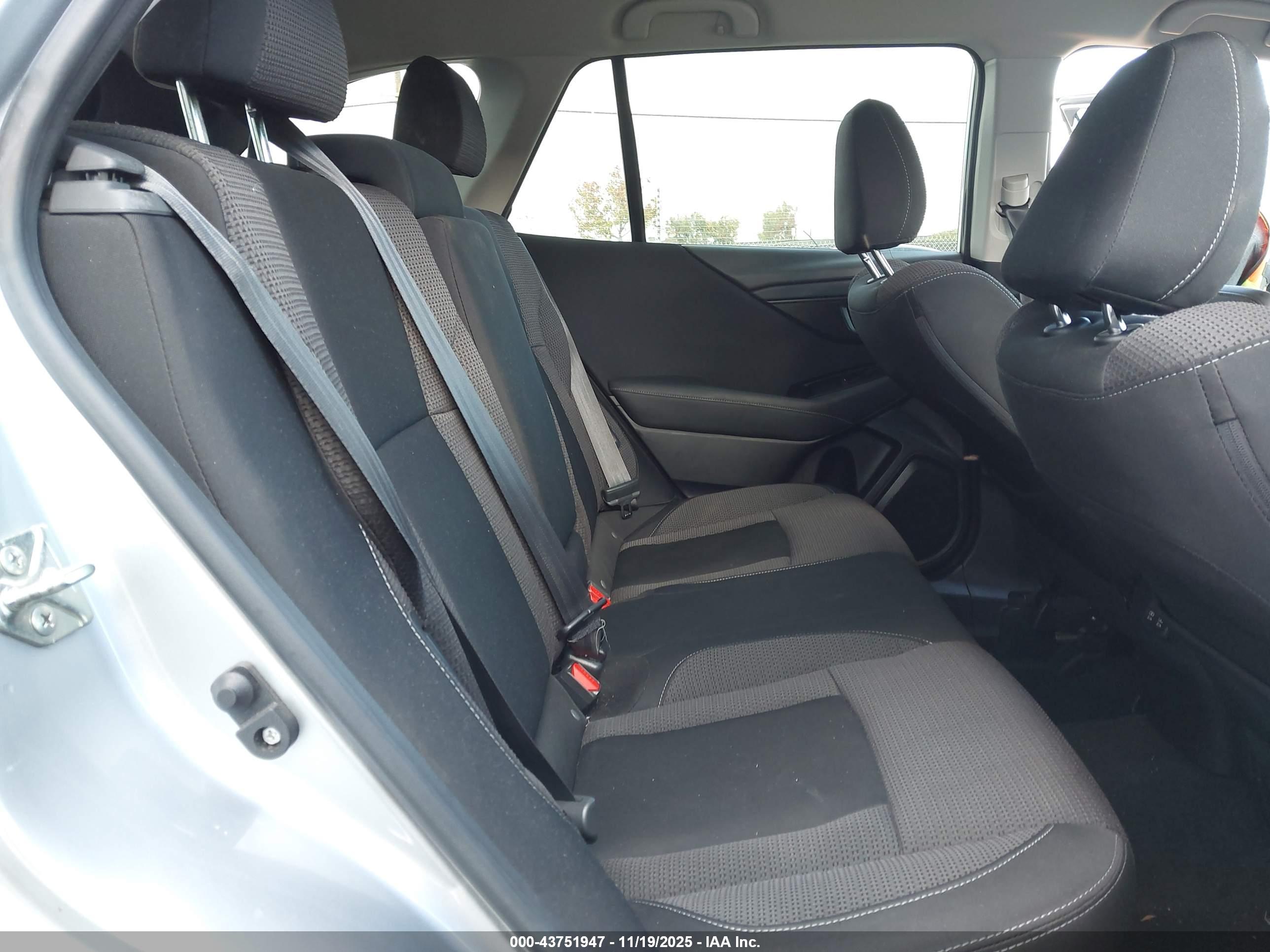 SUBARU OUTBACK image 8