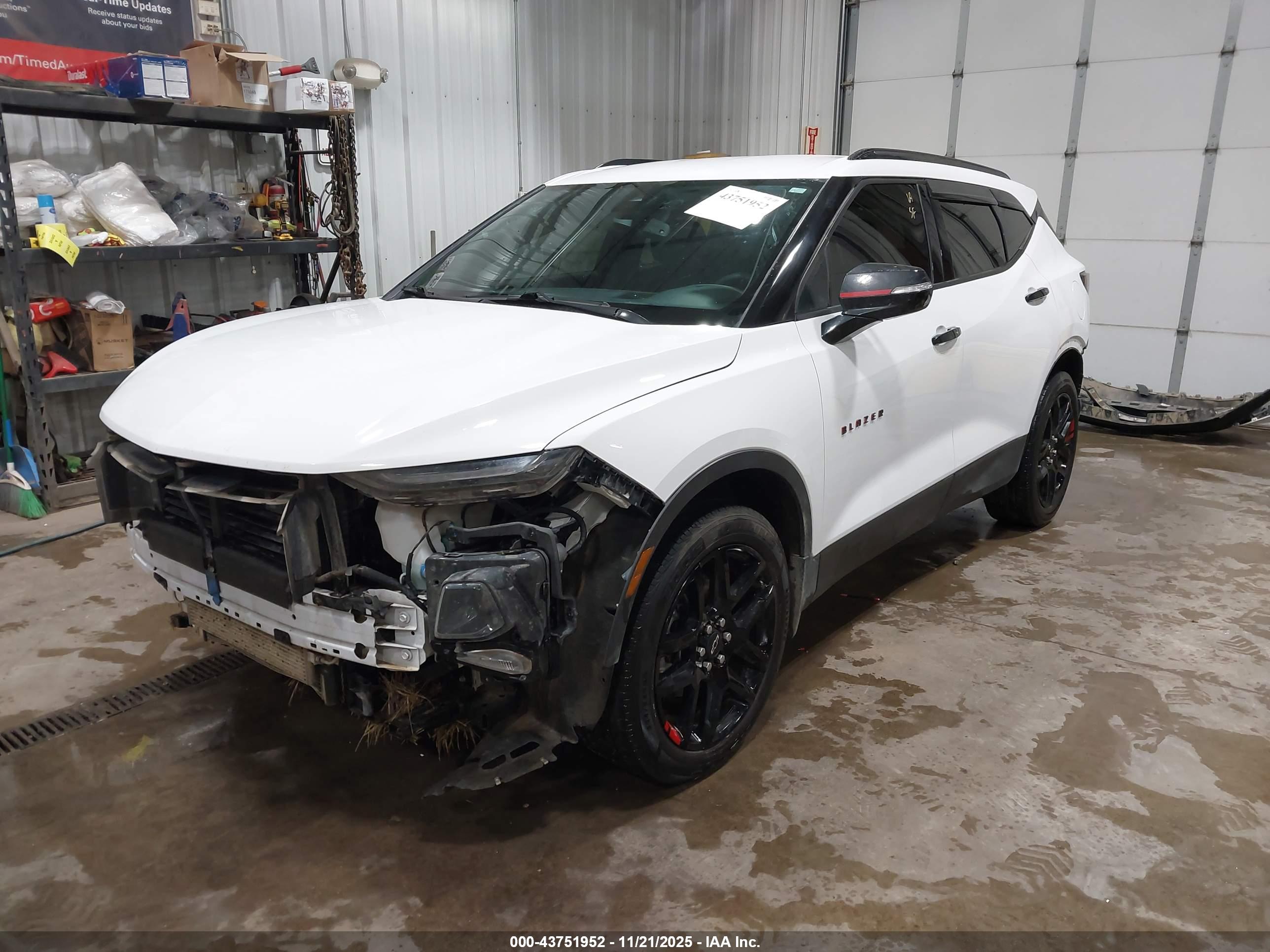 CHEVROLET BLAZER image 2