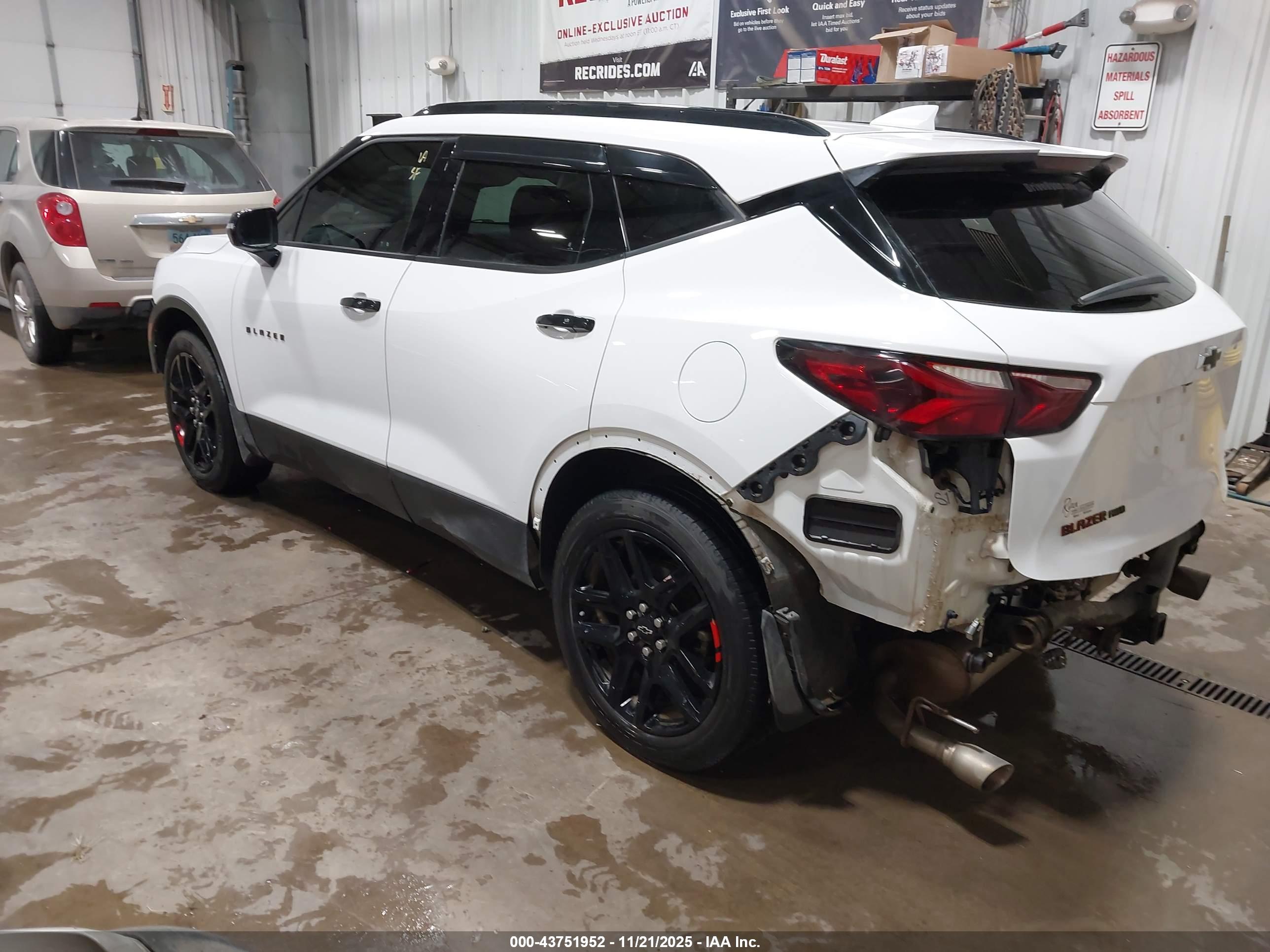 CHEVROLET BLAZER image 3