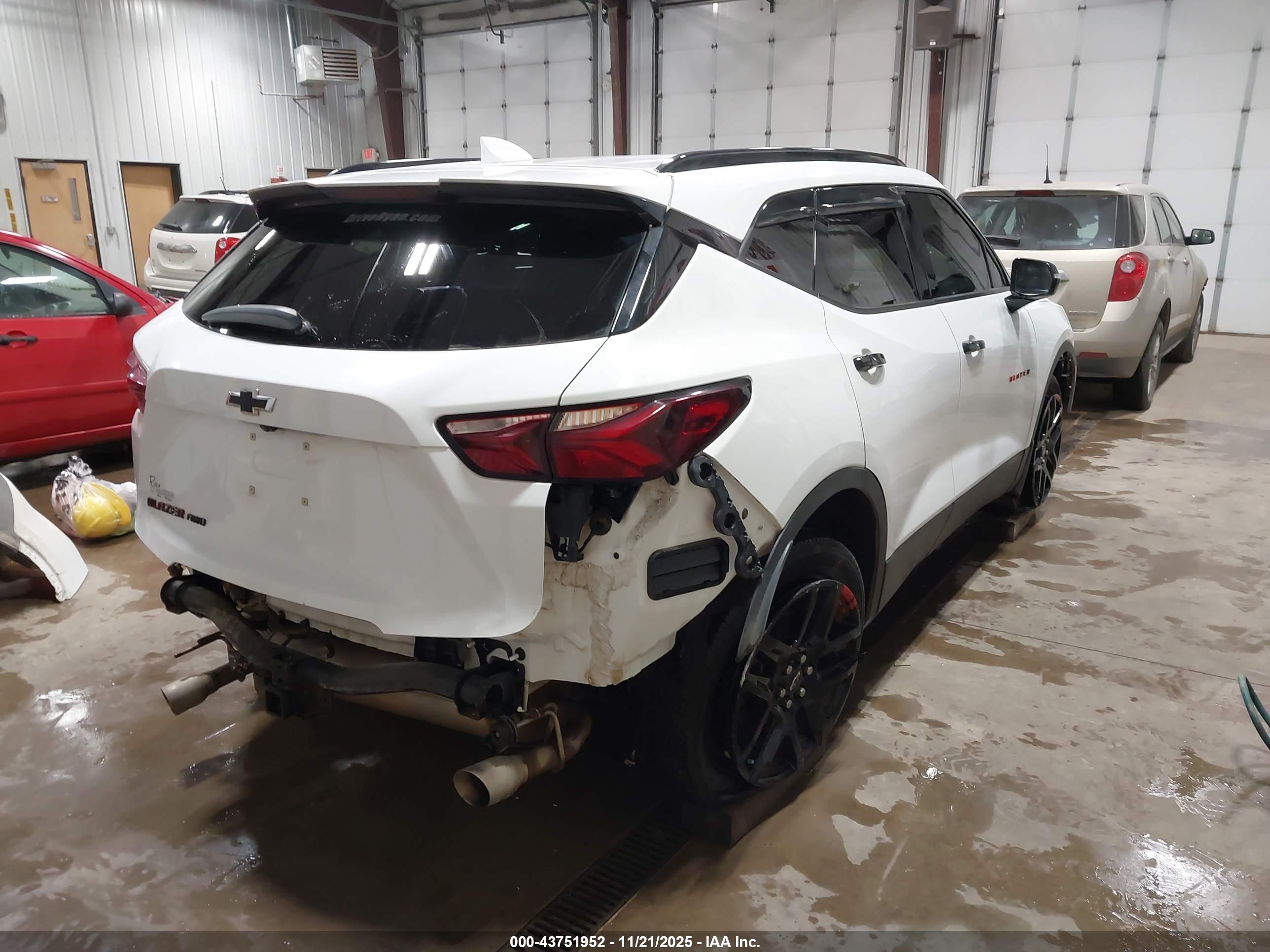 CHEVROLET BLAZER image 4
