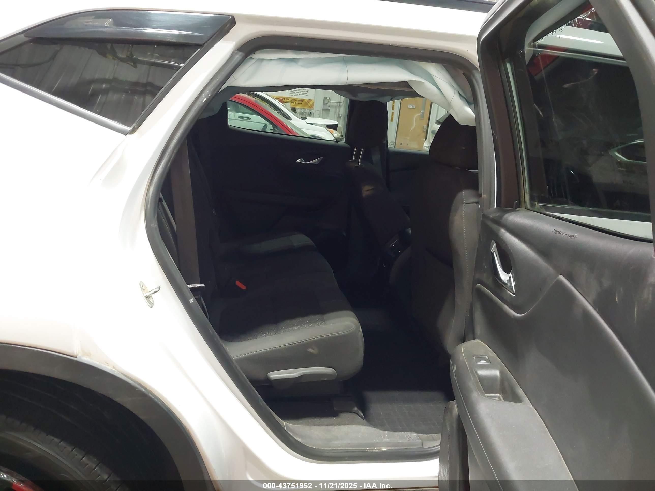 CHEVROLET BLAZER image 8