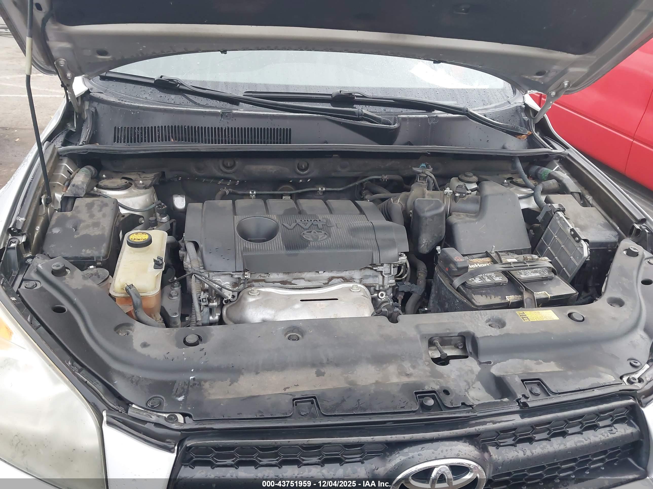 TOYOTA RAV4 image 10