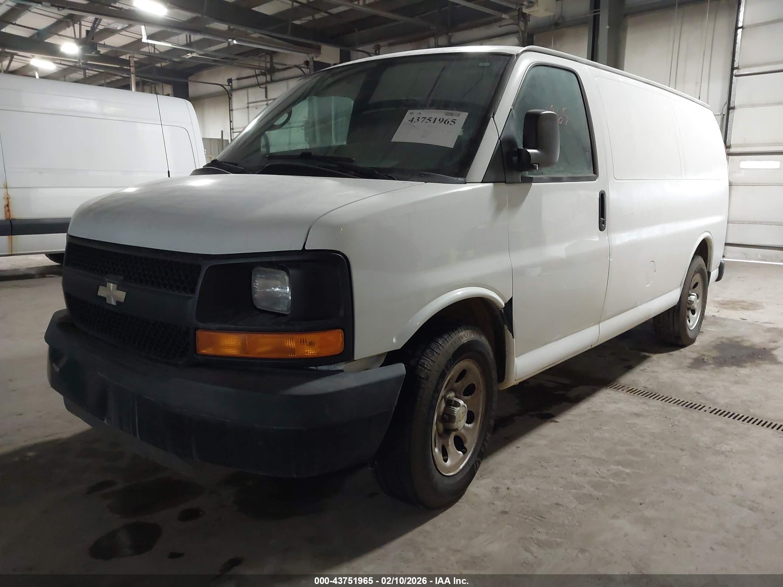 CHEVROLET EXPRESS image 2