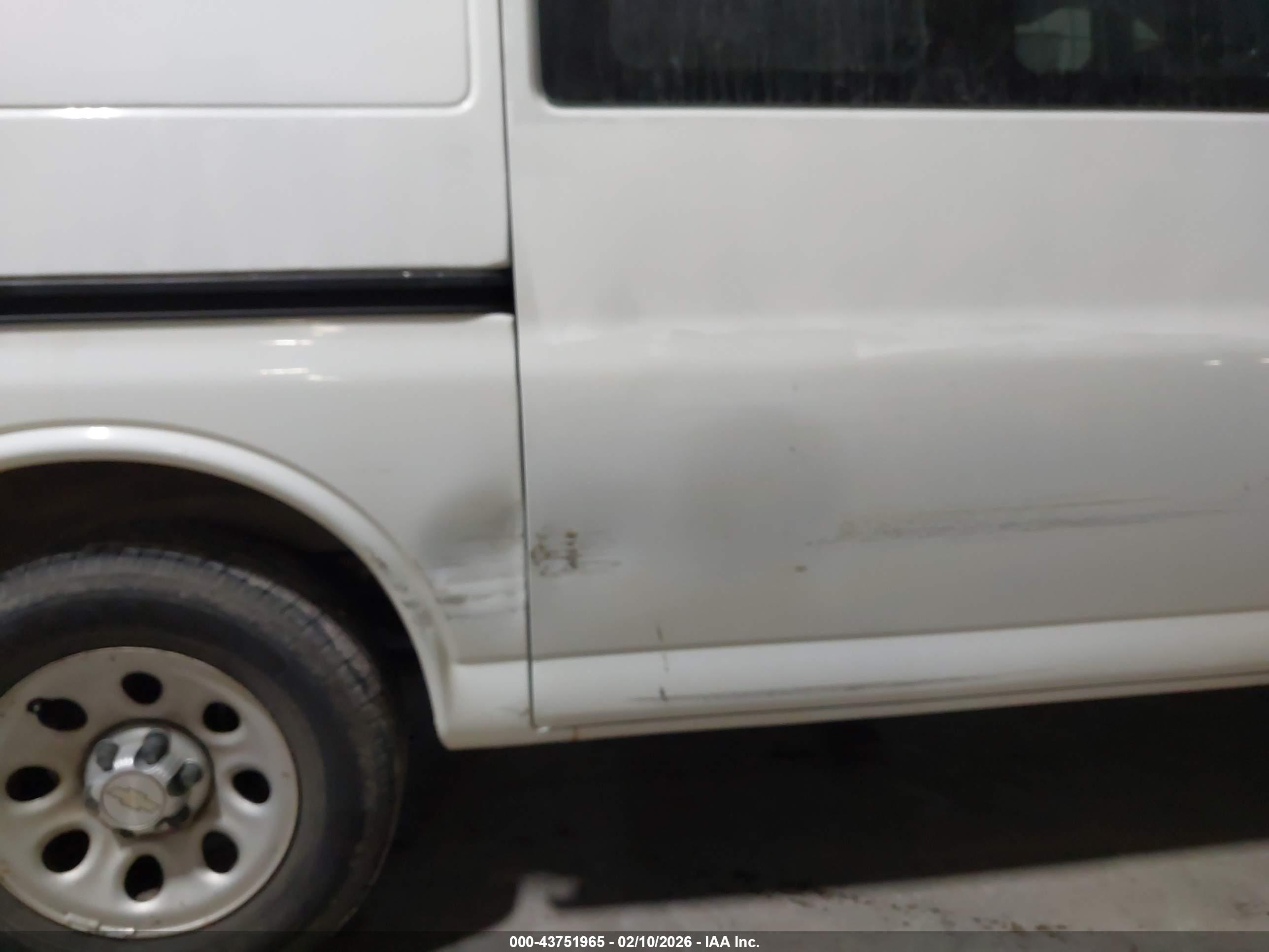 CHEVROLET EXPRESS image 6