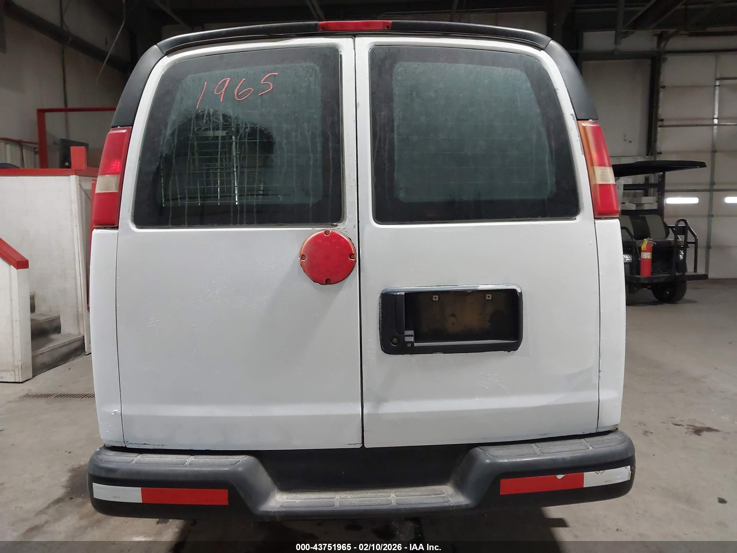 CHEVROLET EXPRESS image 8