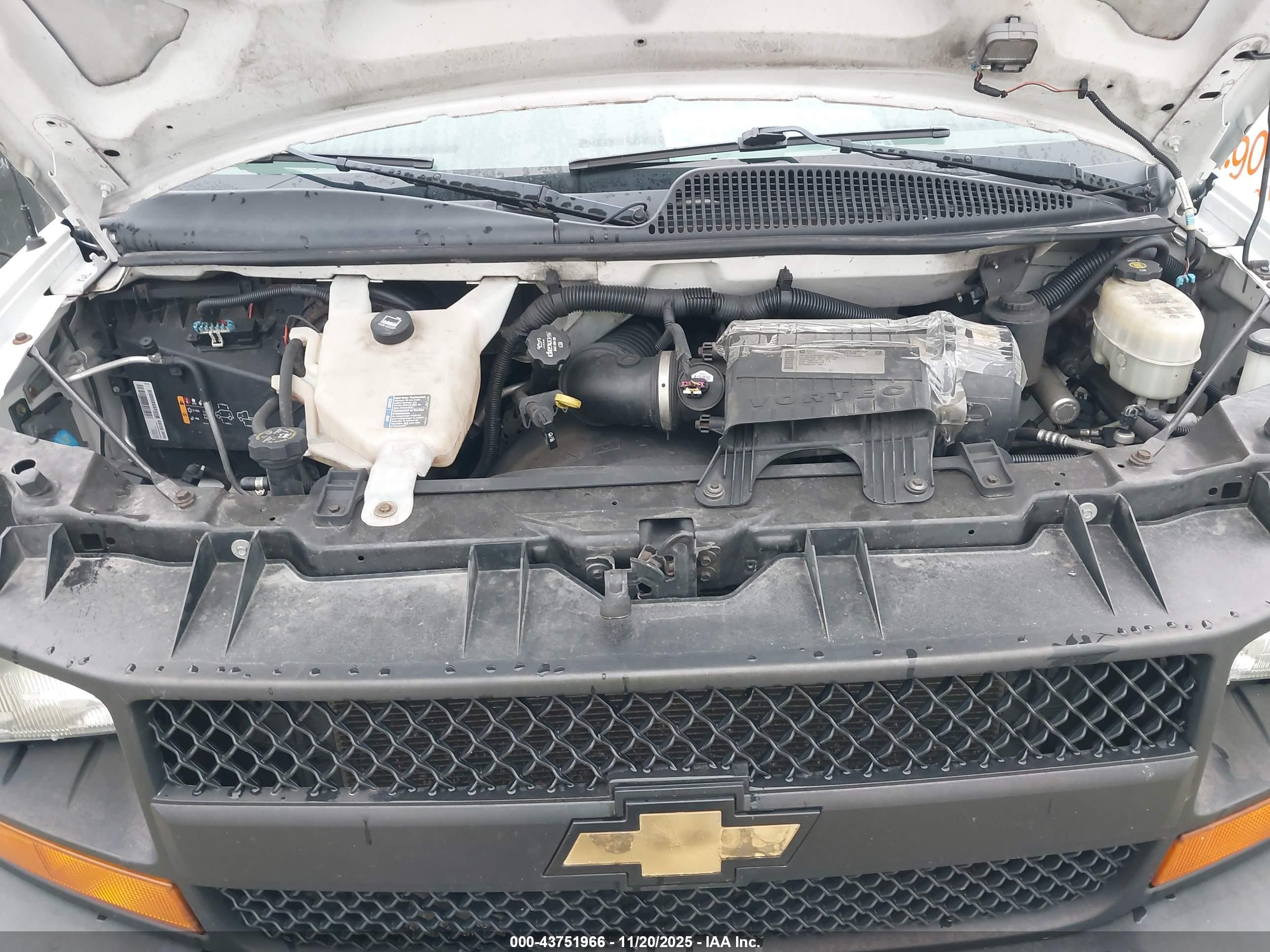CHEVROLET EXPRESS image 10