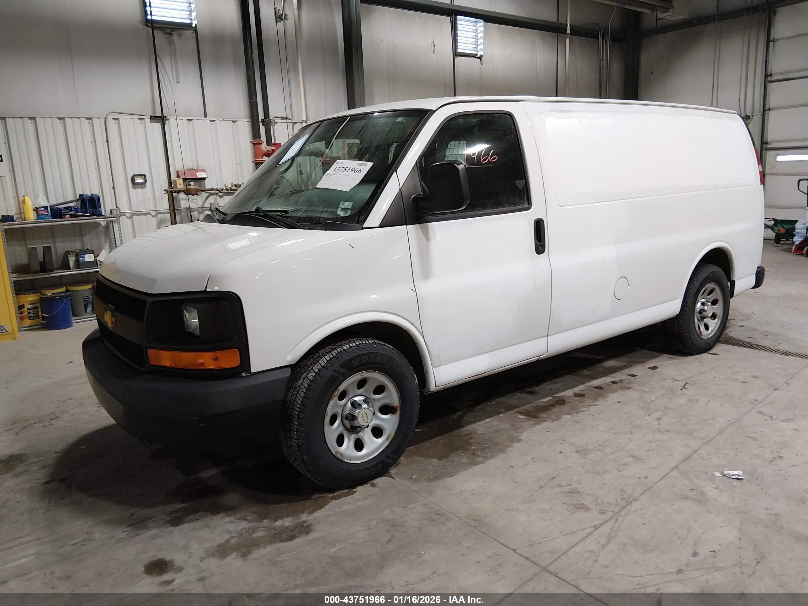 CHEVROLET EXPRESS image 2