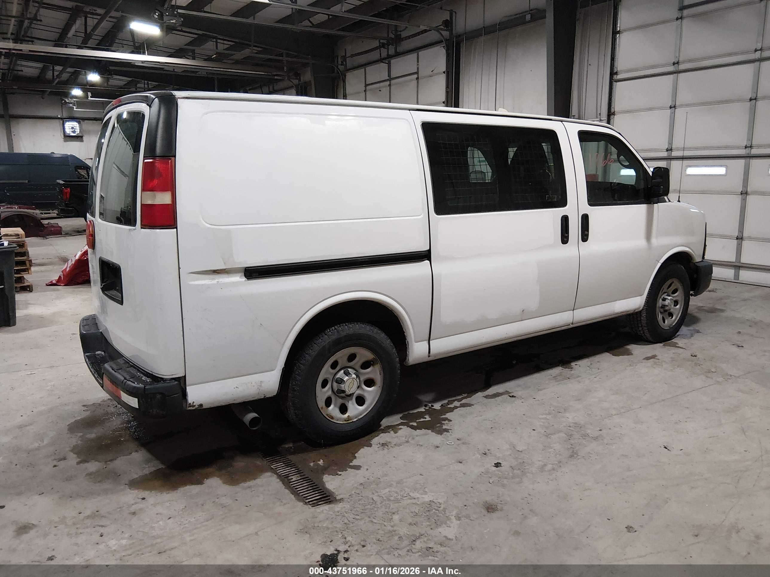 CHEVROLET EXPRESS image 4