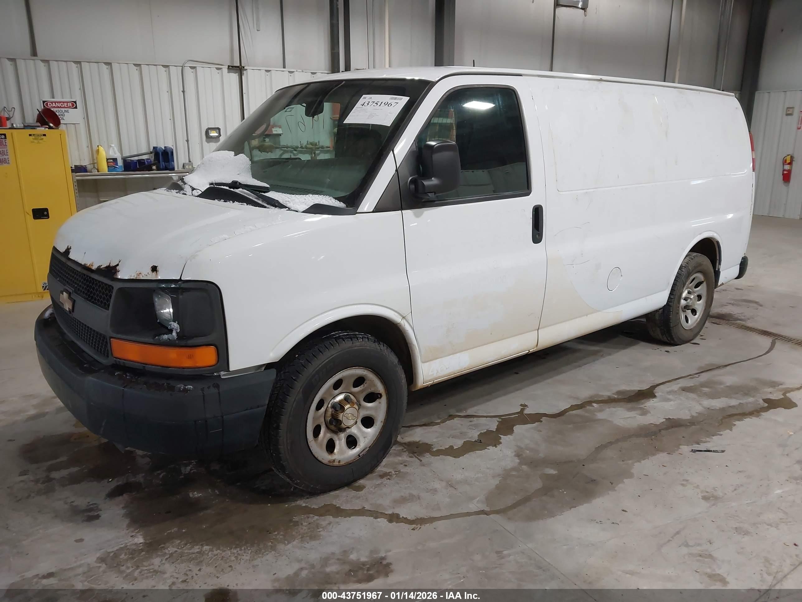 CHEVROLET EXPRESS image 2