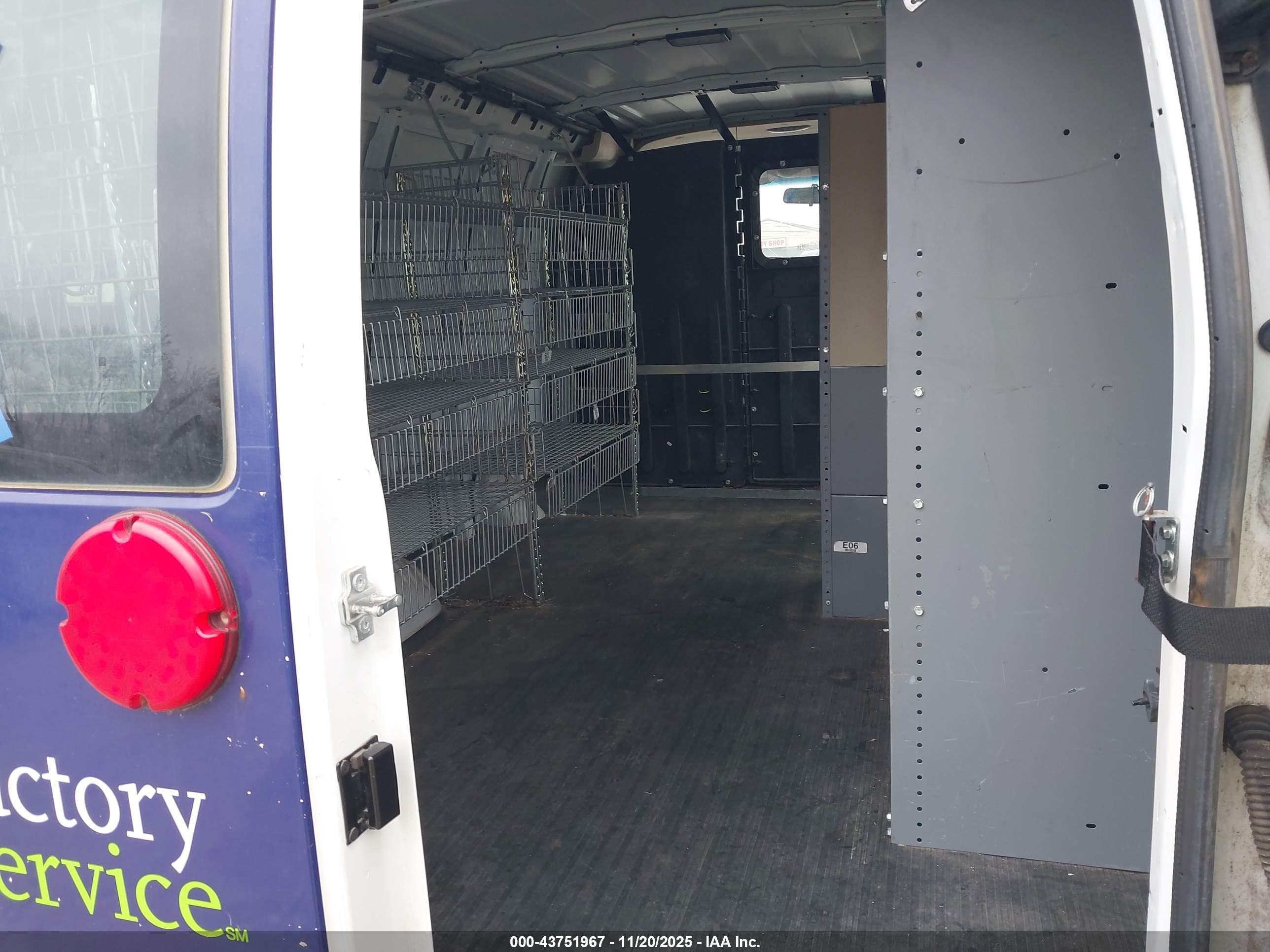 CHEVROLET EXPRESS image 8