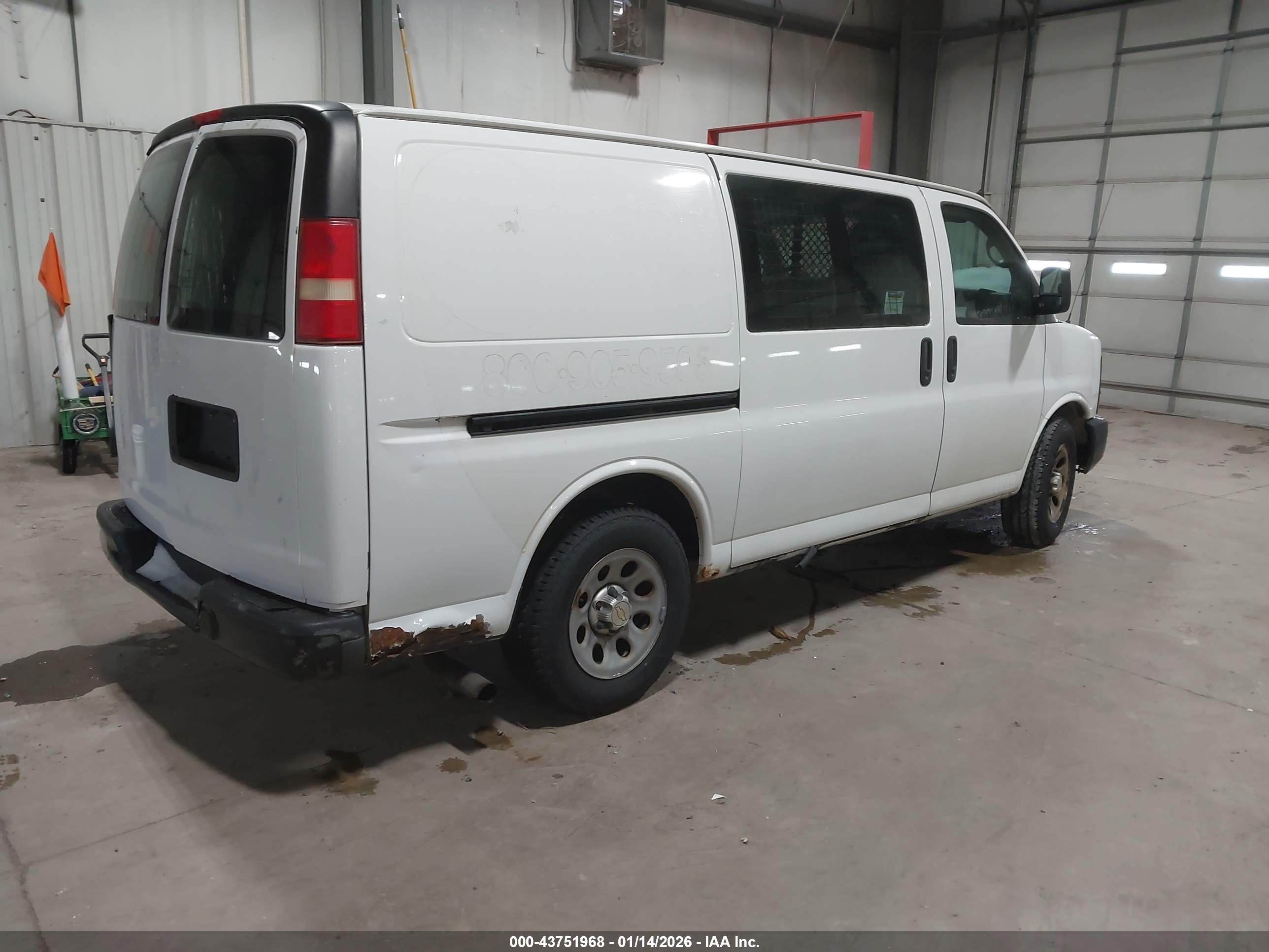 CHEVROLET EXPRESS image 4