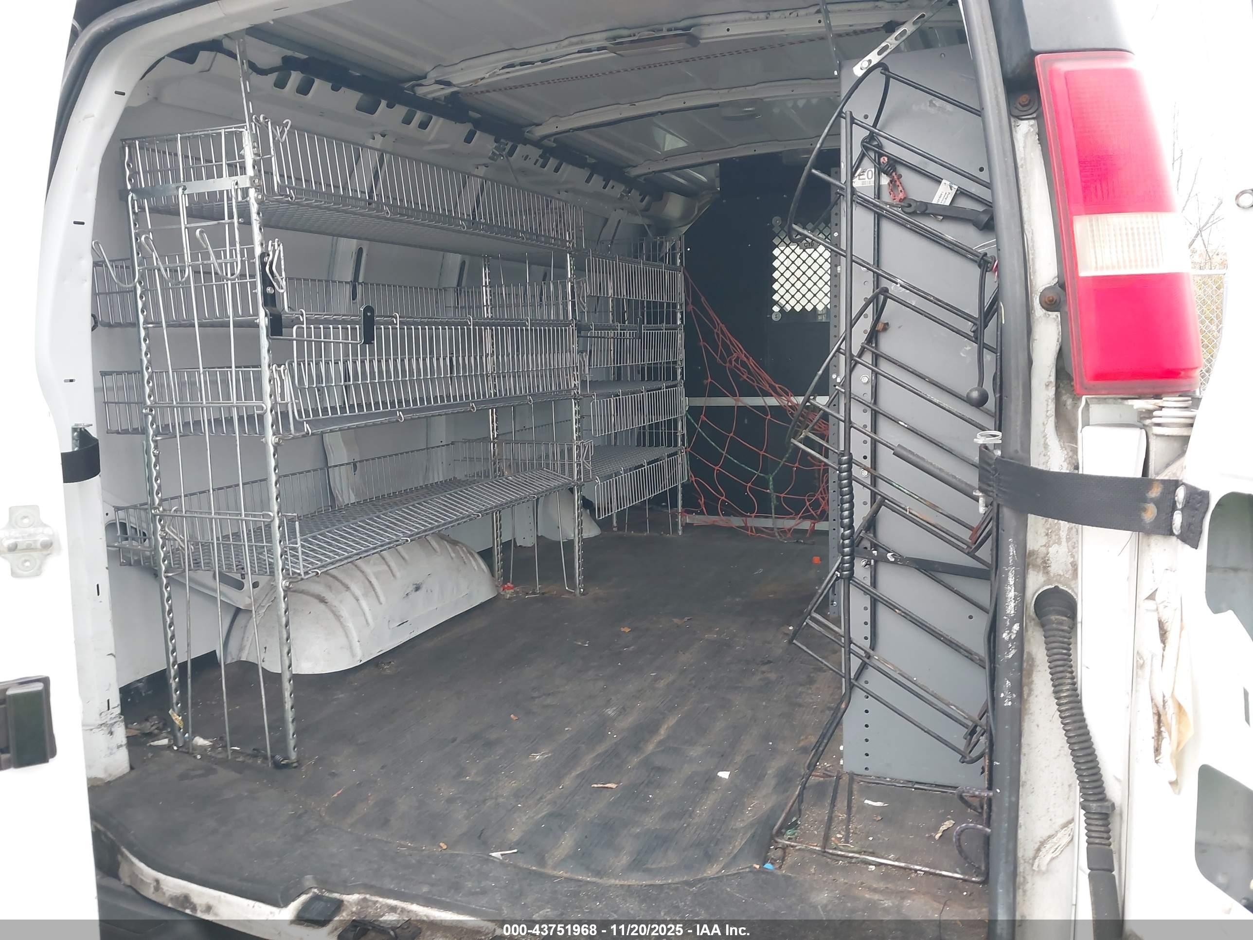 CHEVROLET EXPRESS image 8