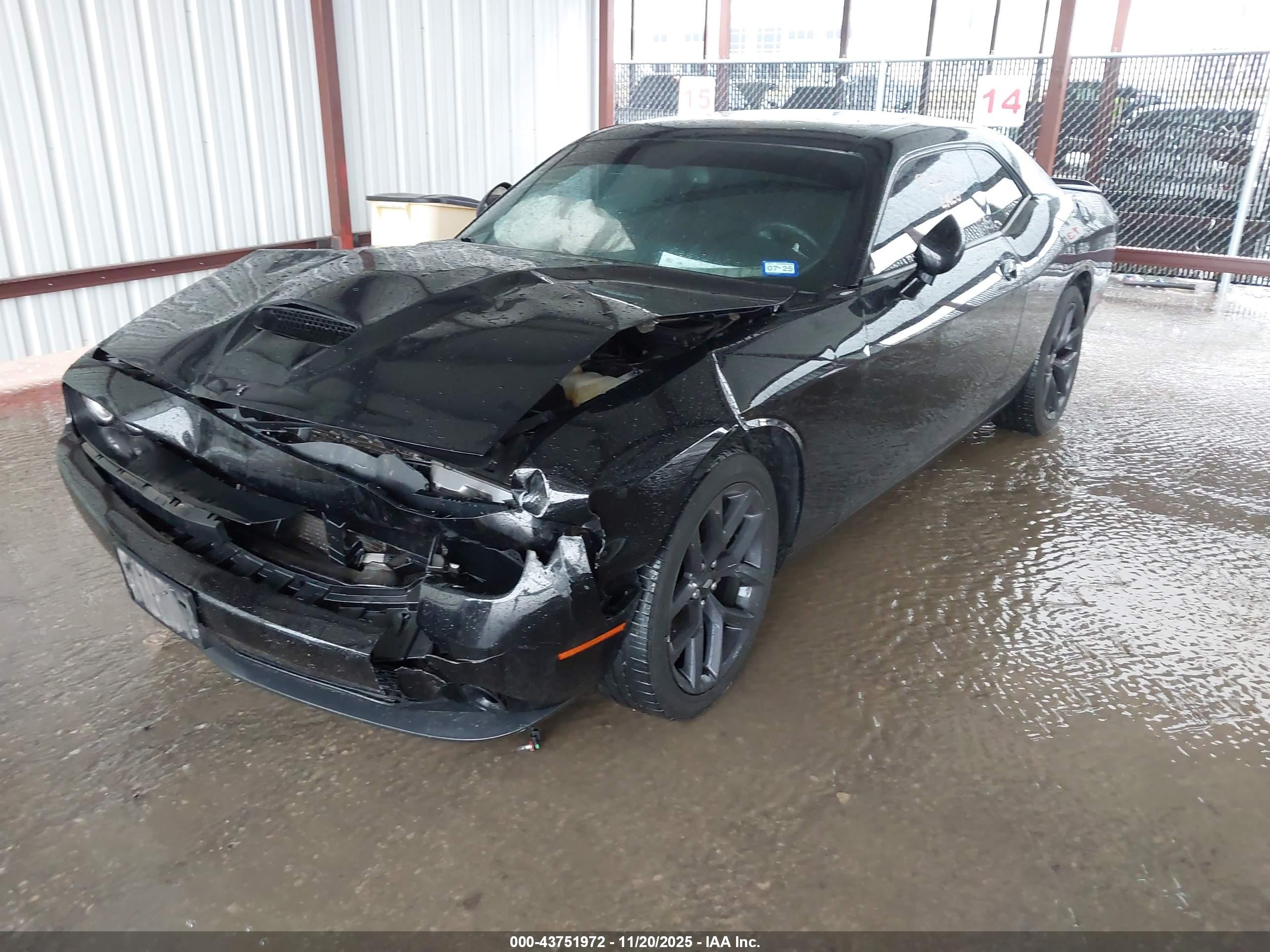 DODGE CHALLENGER image 2