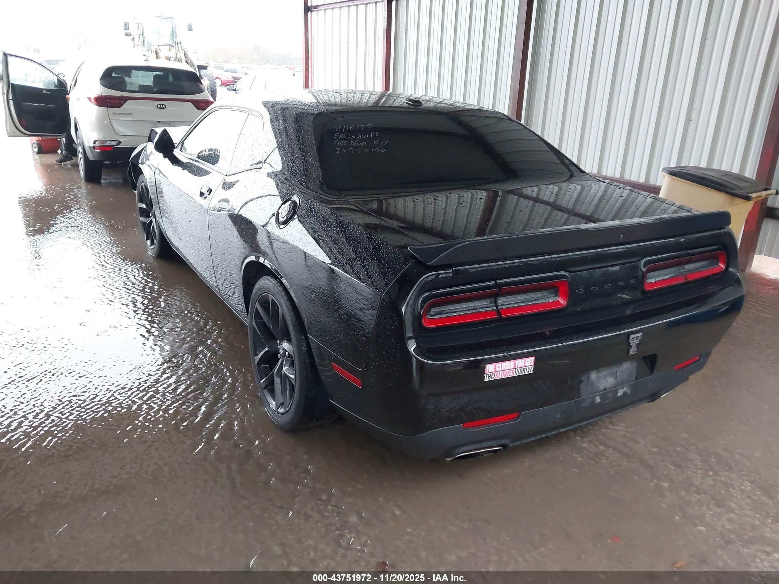 DODGE CHALLENGER image 3