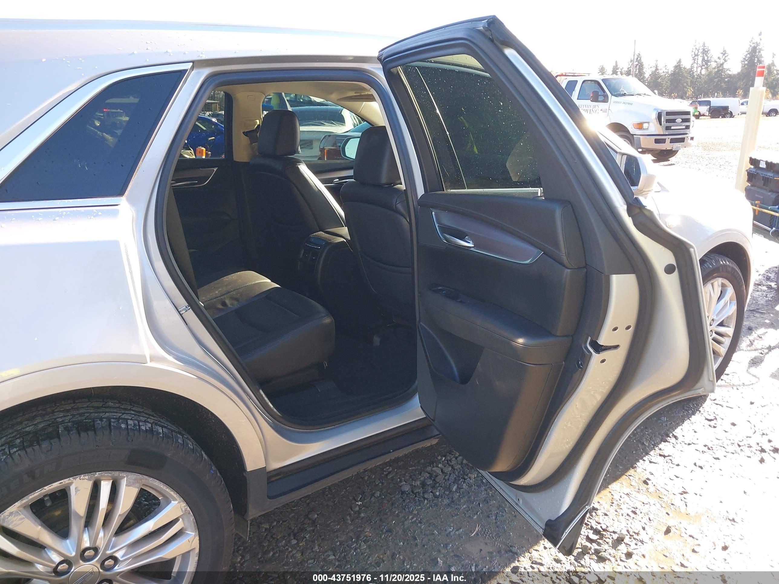 CADILLAC XT5 image 8