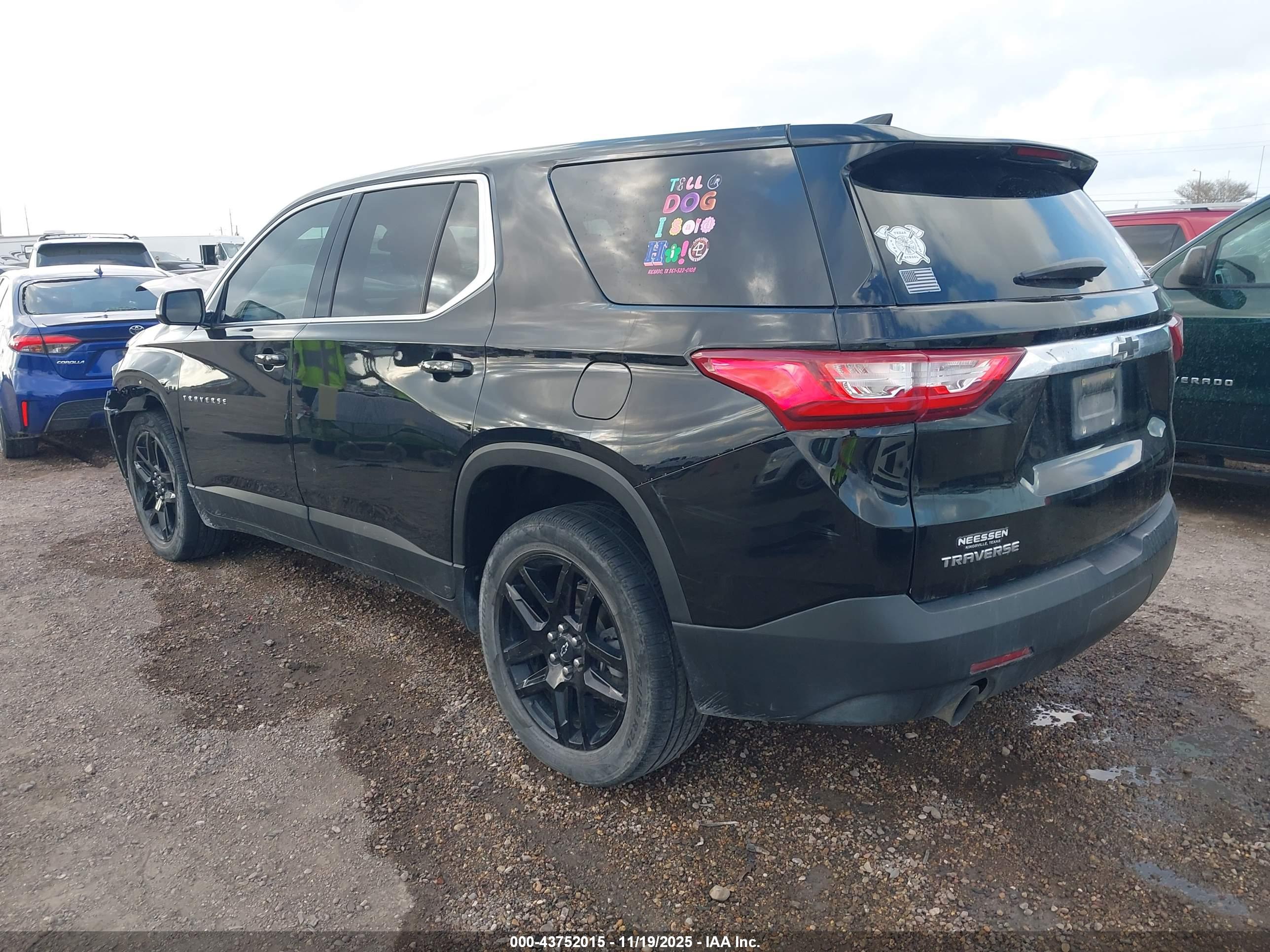 CHEVROLET TRAVERSE image 3