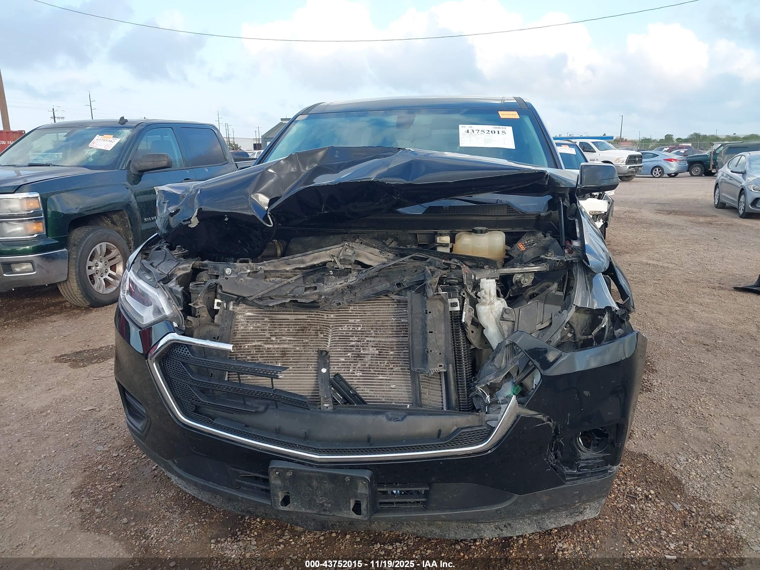 CHEVROLET TRAVERSE image 6