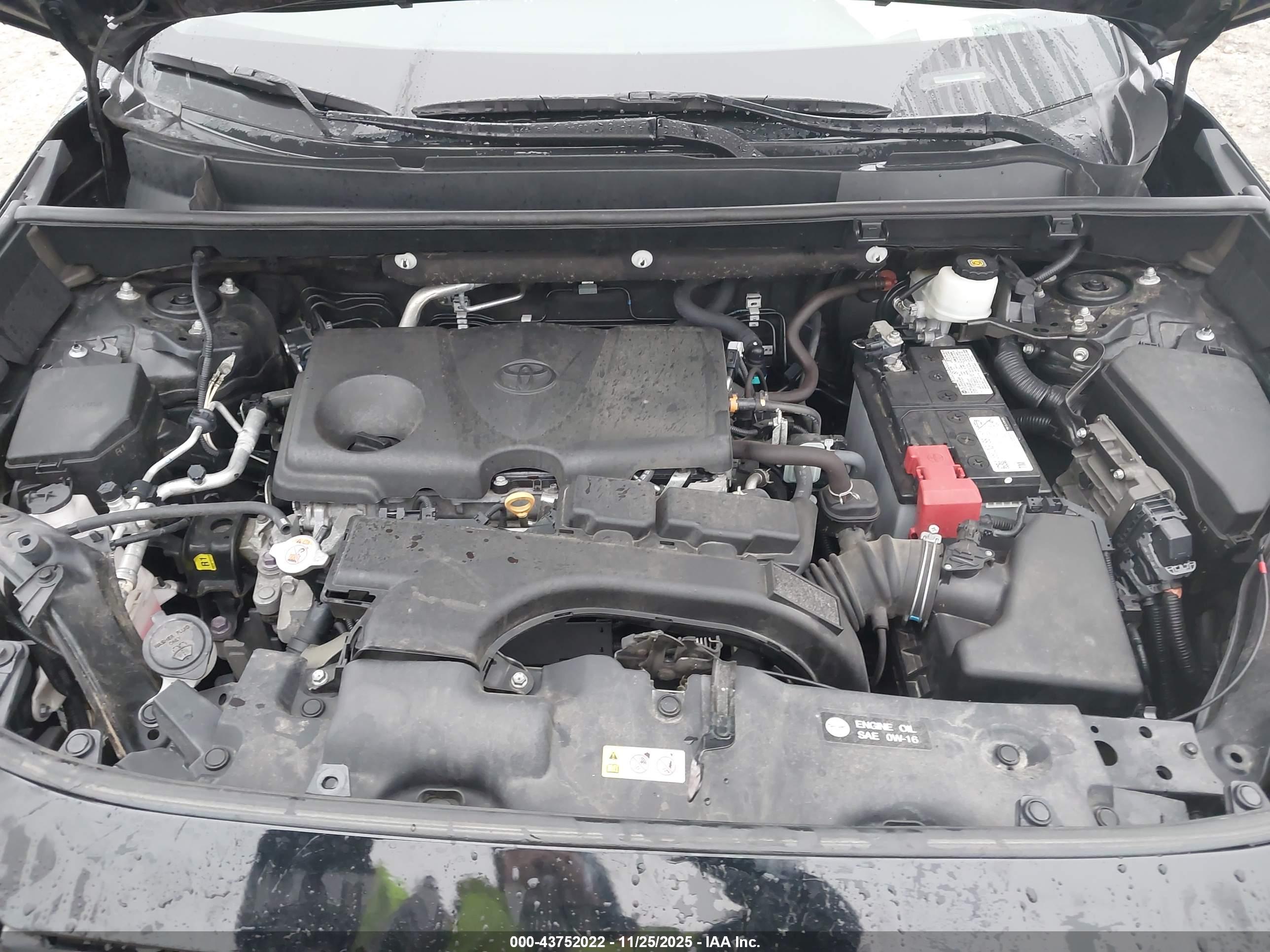 TOYOTA RAV4 image 10