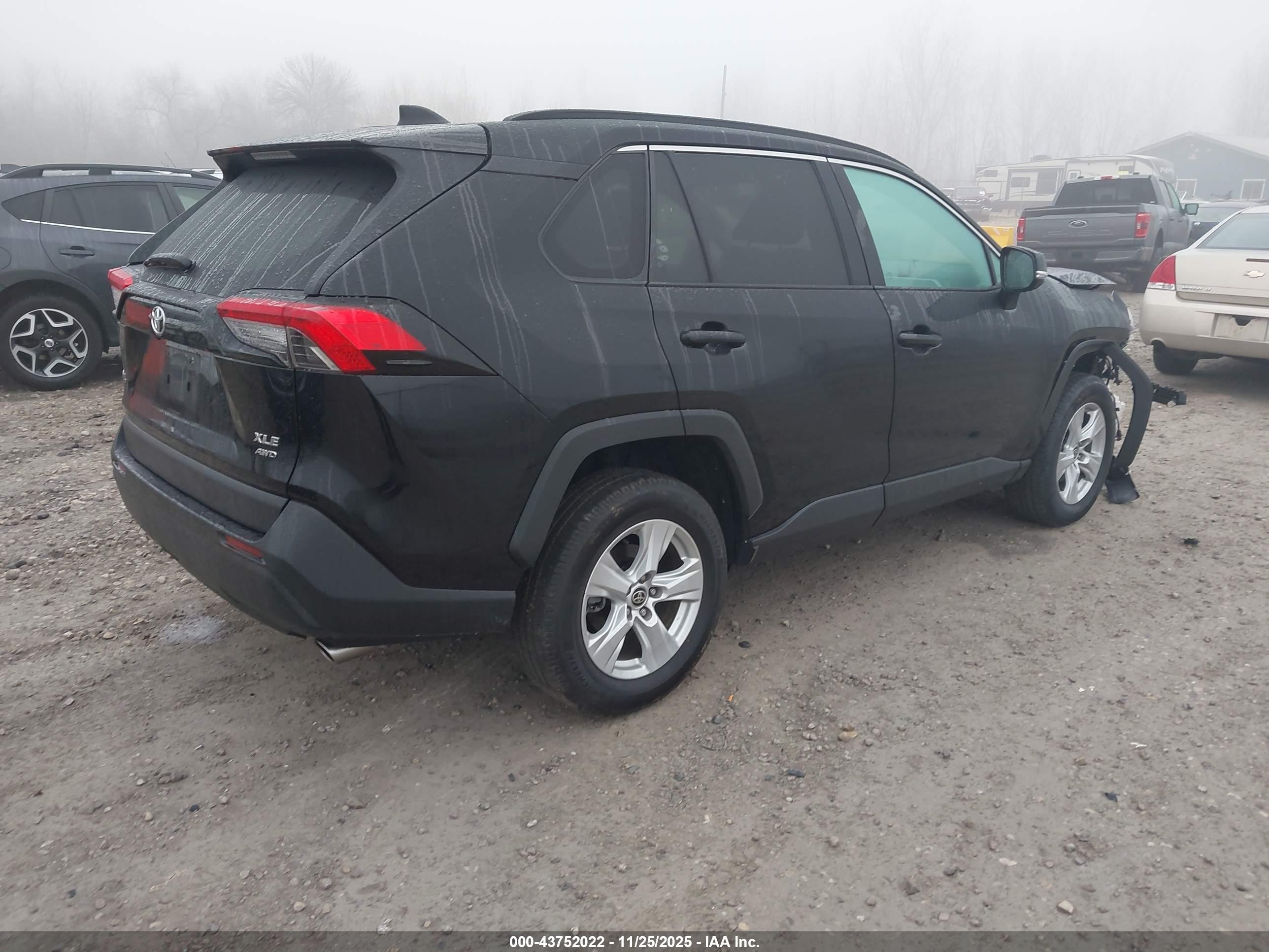 TOYOTA RAV4 image 4