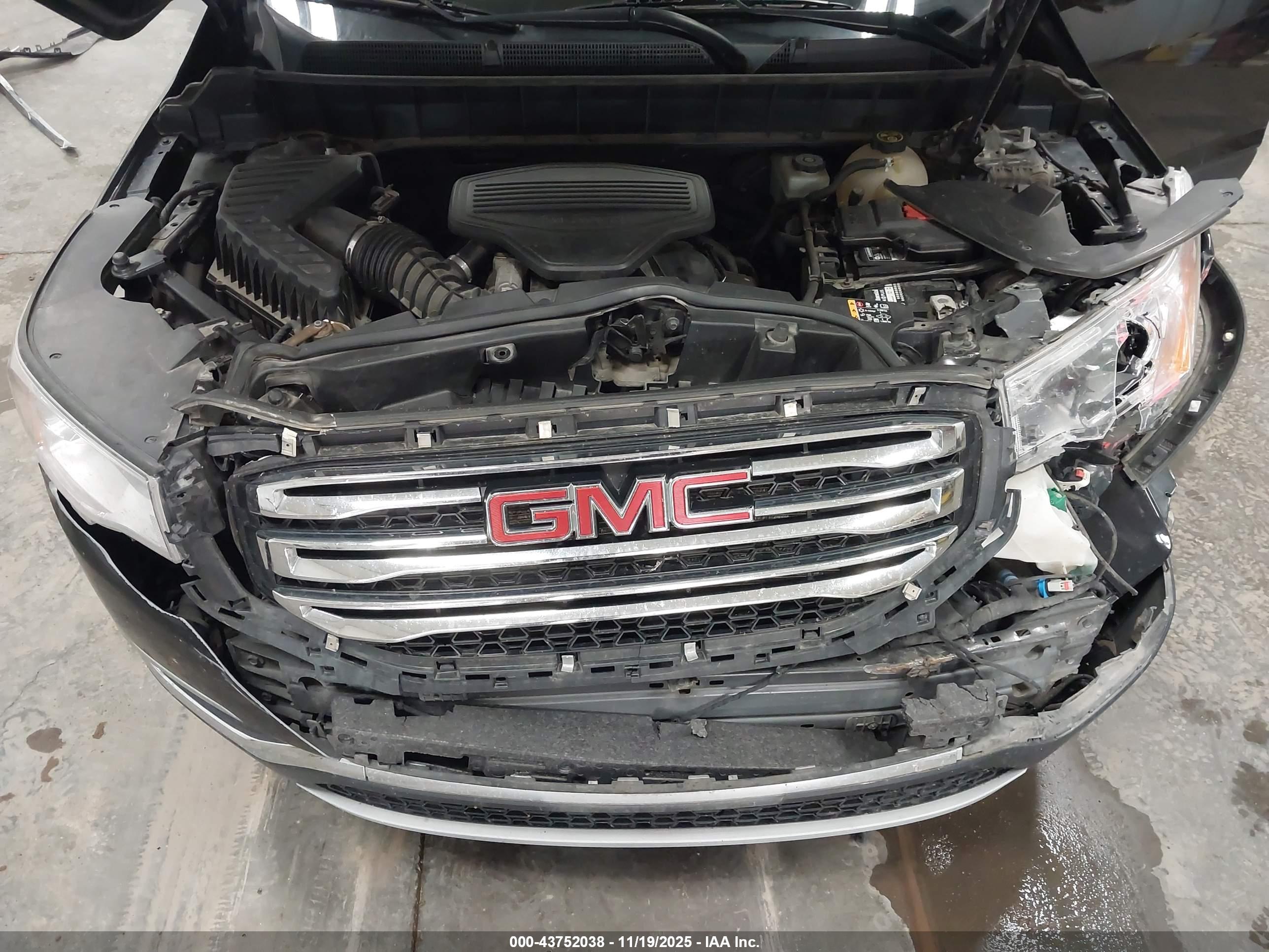 GMC ACADIA image 10