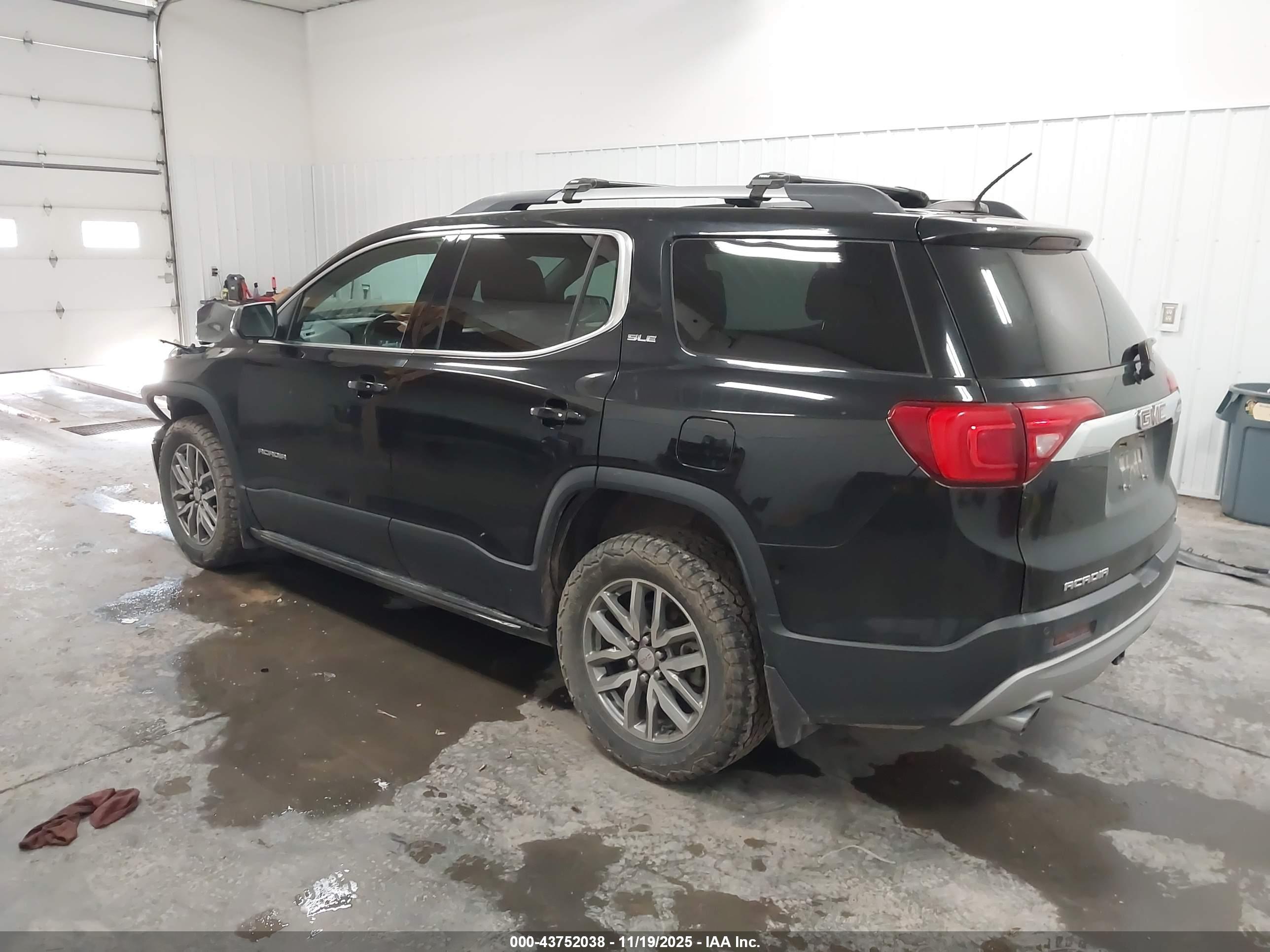 GMC ACADIA image 3