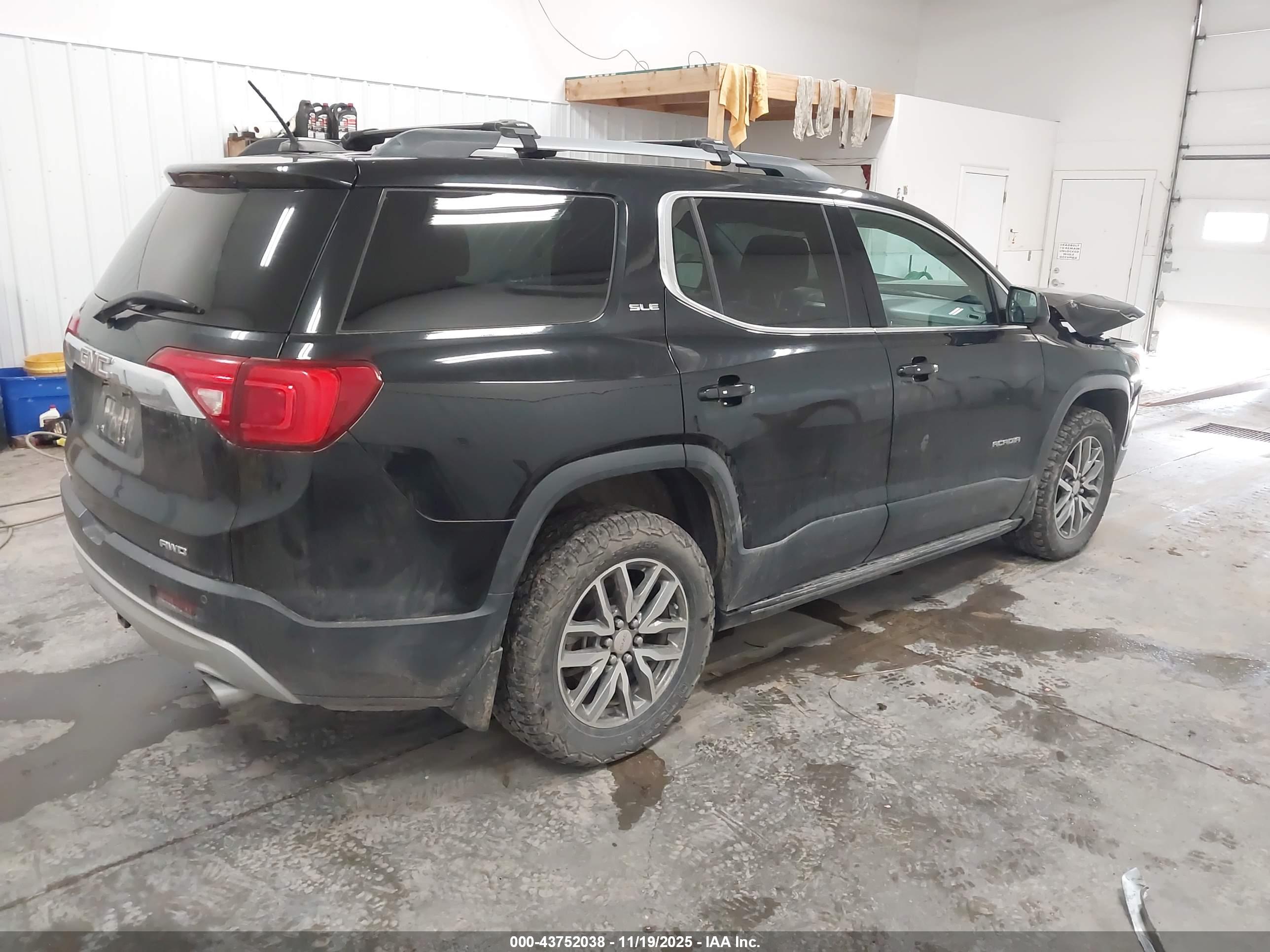 GMC ACADIA image 4