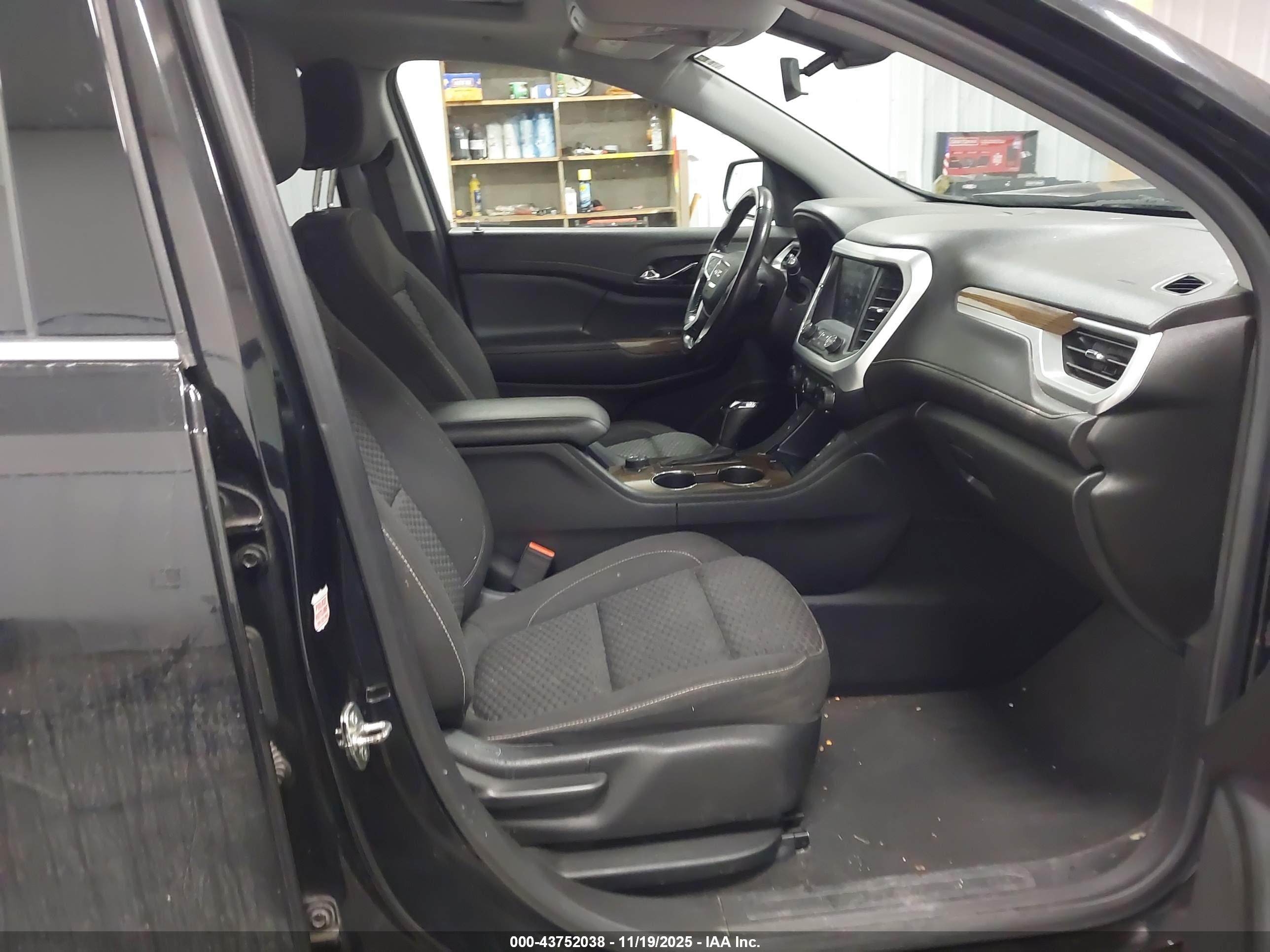 GMC ACADIA image 5