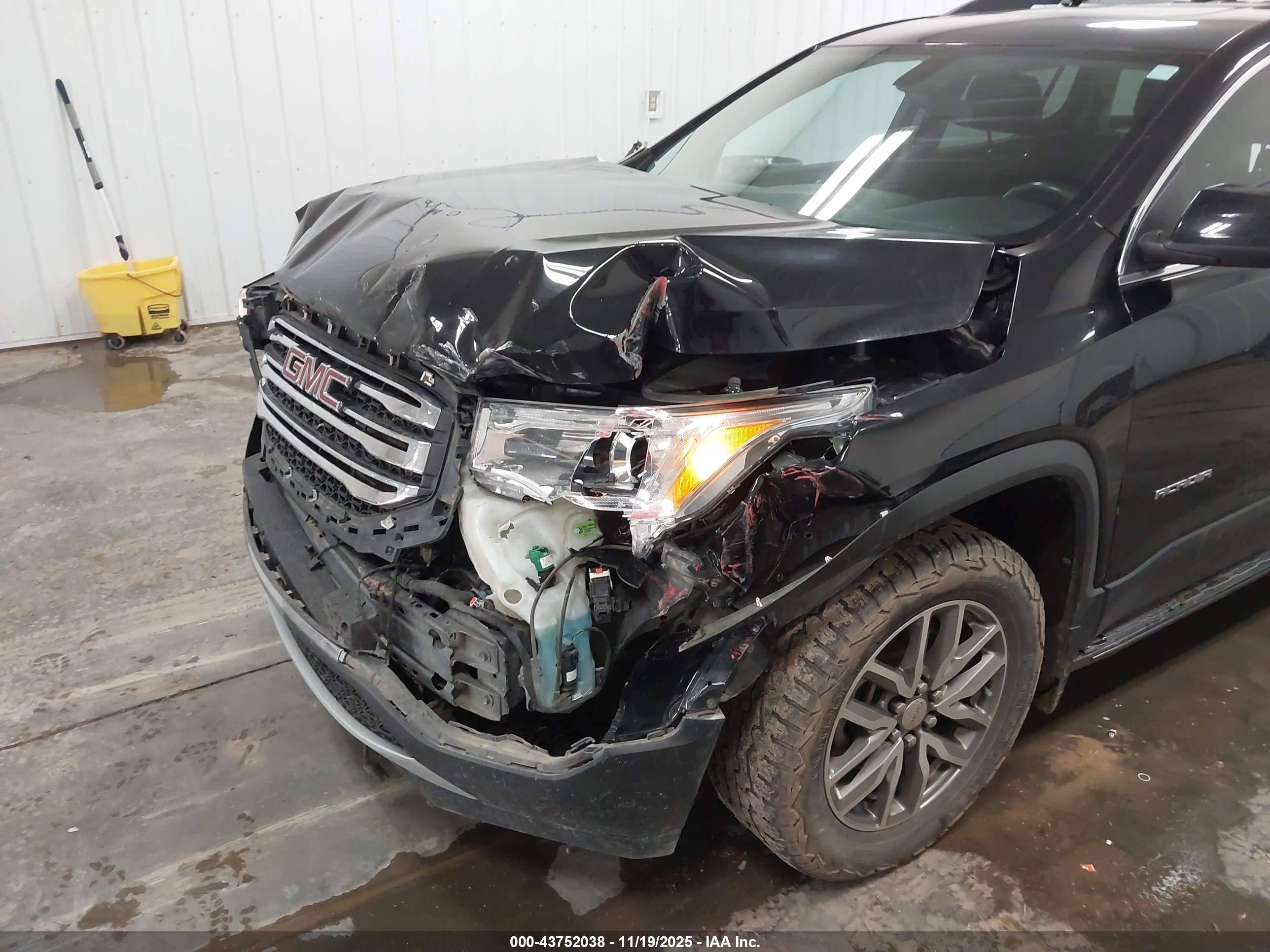 GMC ACADIA image 6