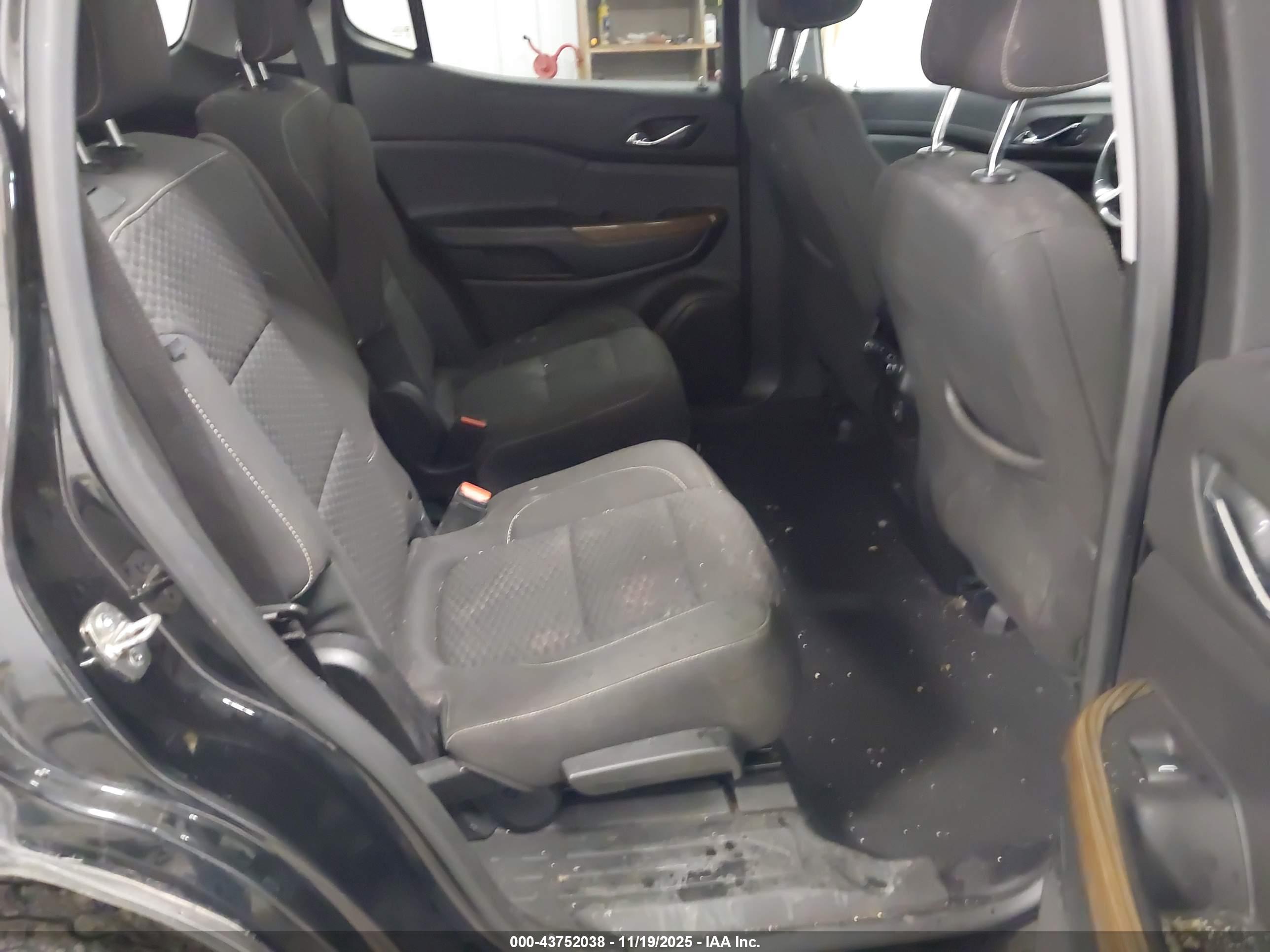 GMC ACADIA image 8
