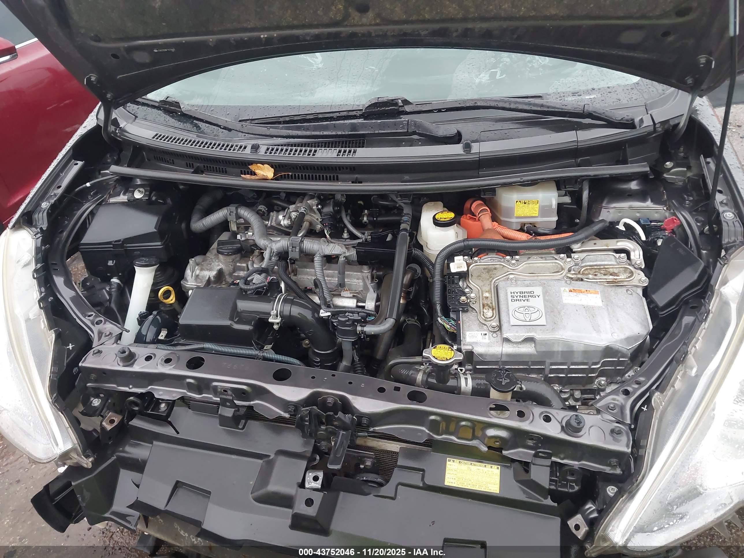 TOYOTA PRIUS image 10