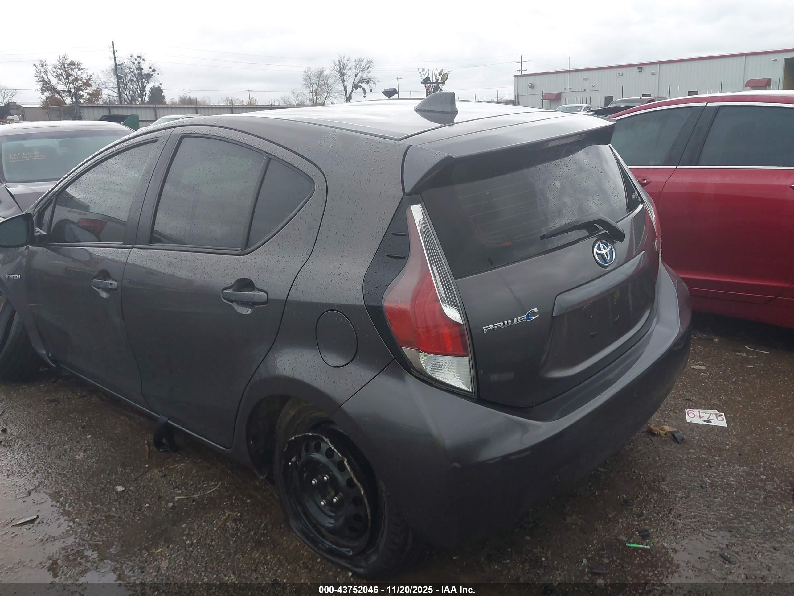 TOYOTA PRIUS image 3