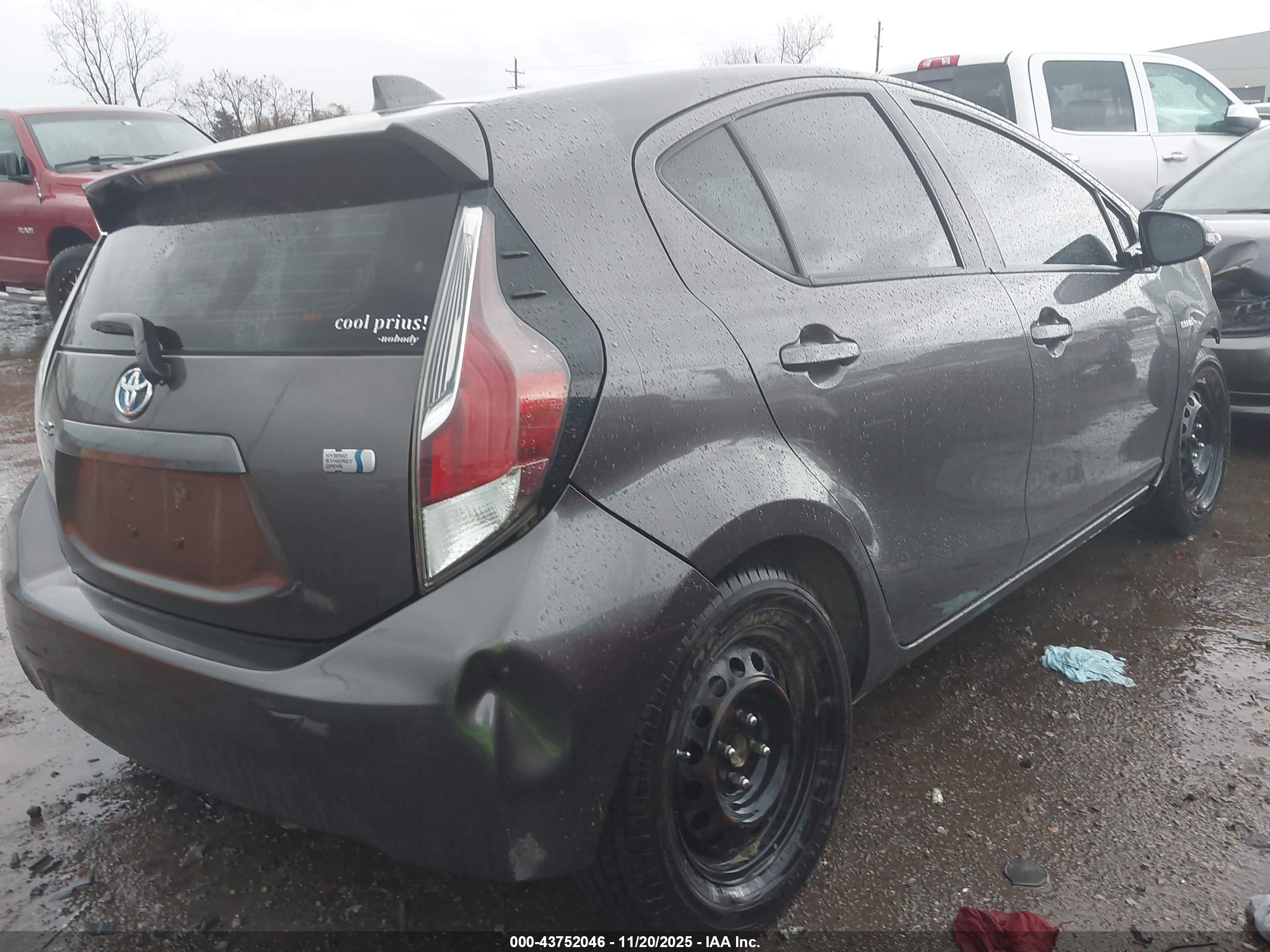 TOYOTA PRIUS image 4