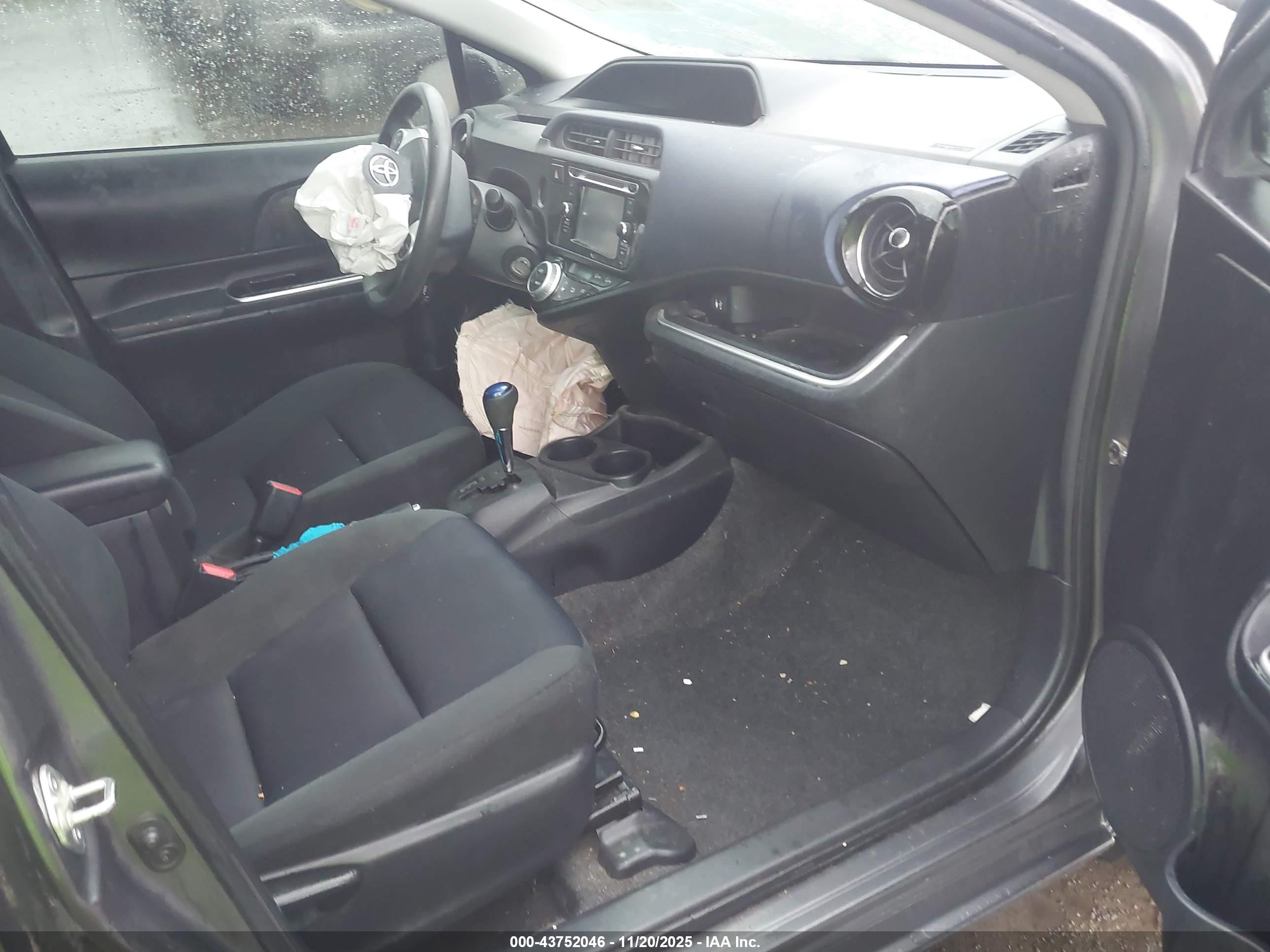 TOYOTA PRIUS image 5