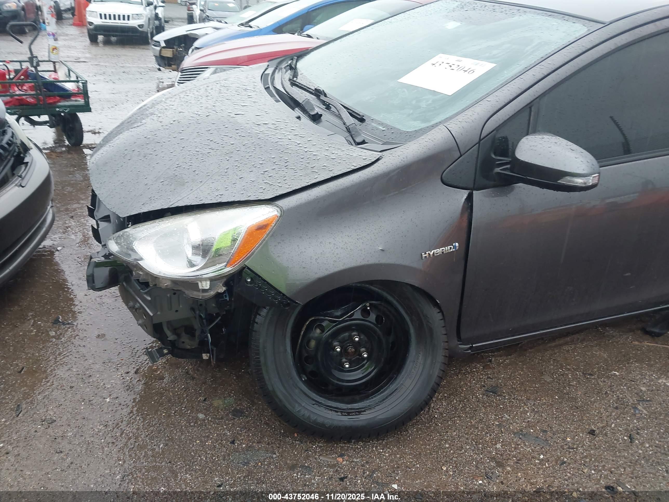 TOYOTA PRIUS image 6