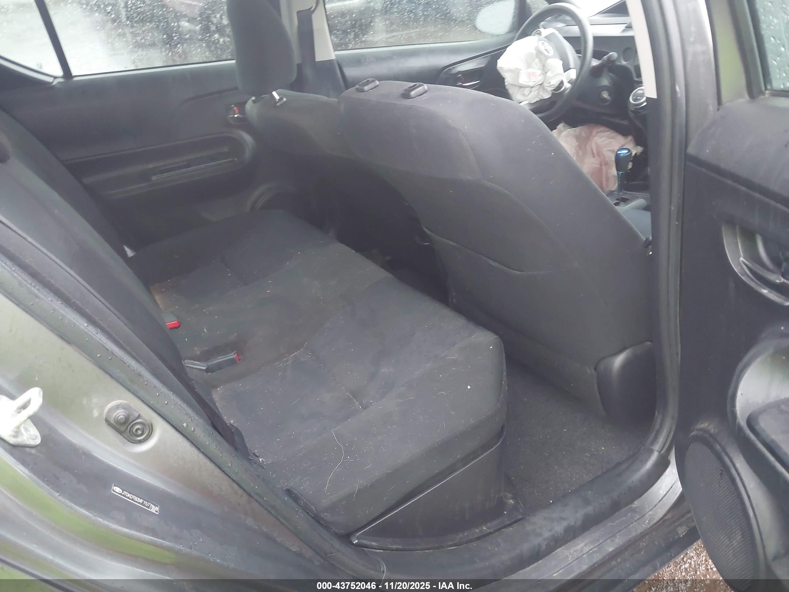 TOYOTA PRIUS image 8